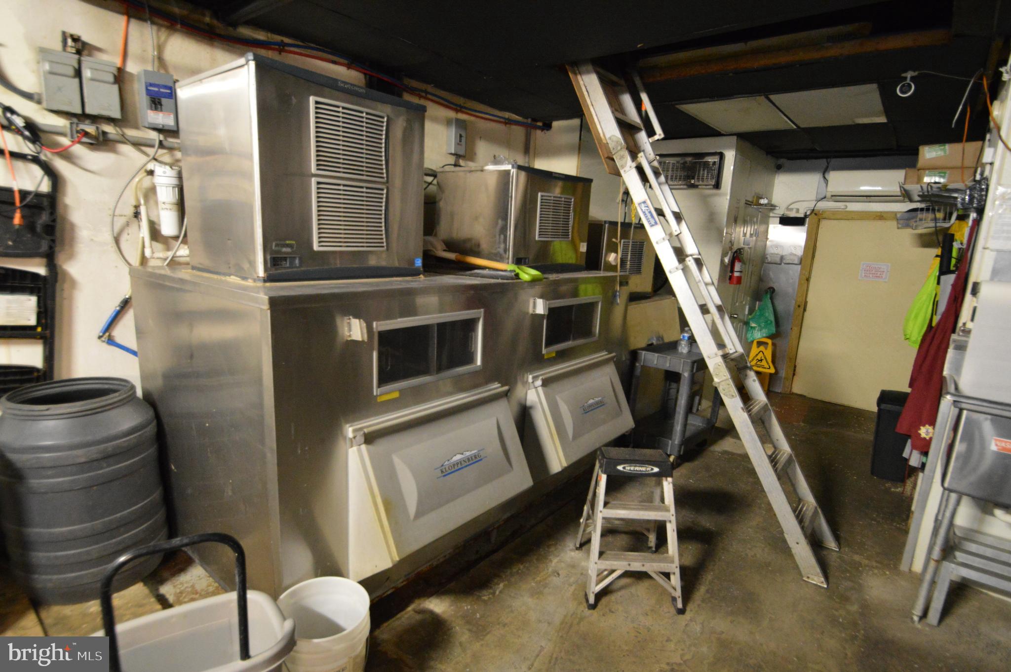 ITALIAN MARKET - Commercial Sale