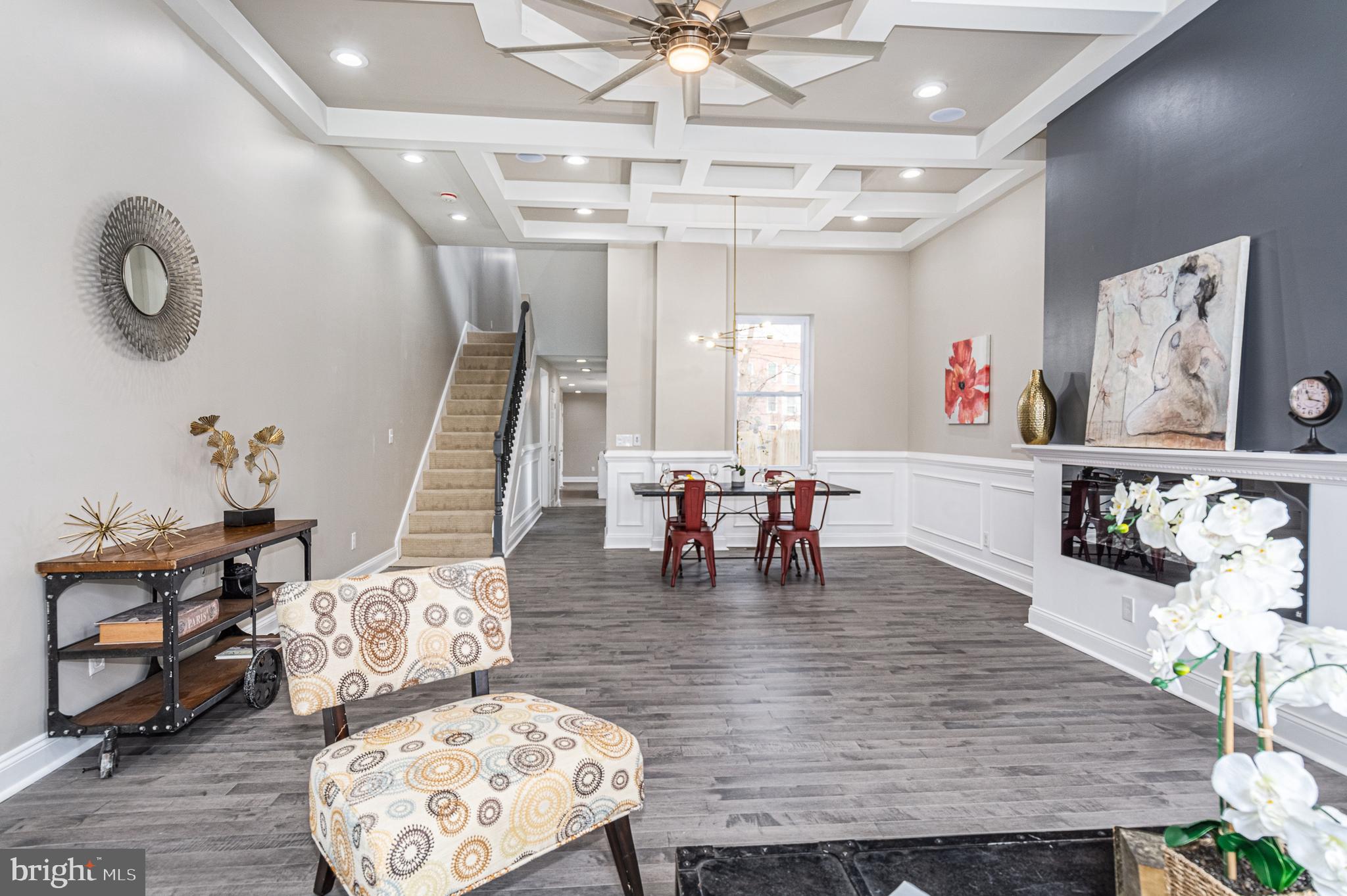 HOLLINS MARKET - Residential