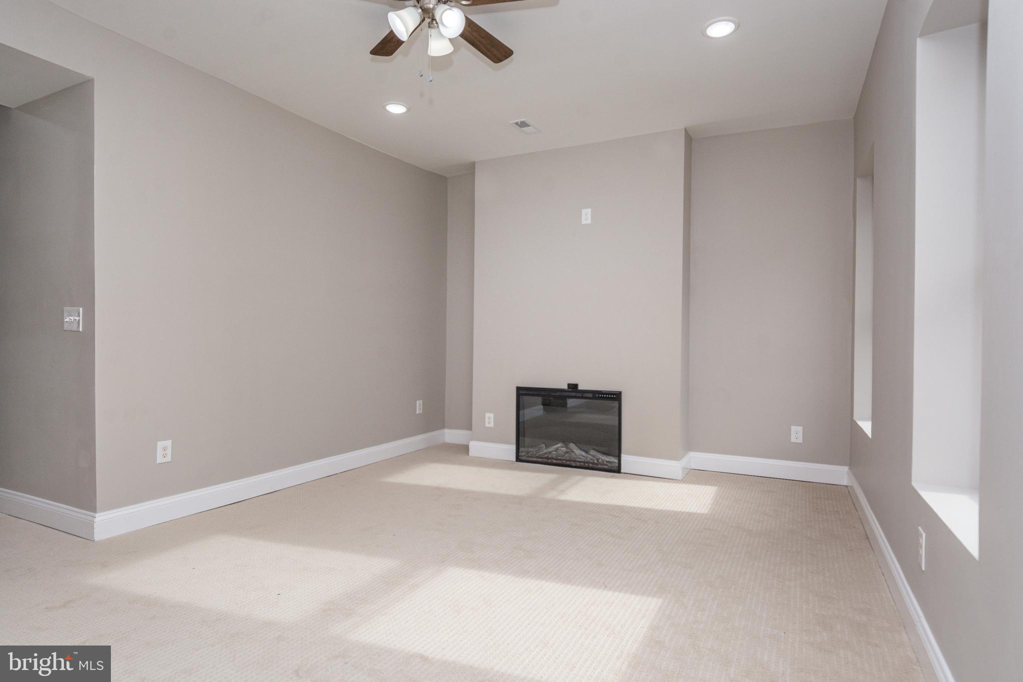 HOLLINS MARKET - Residential