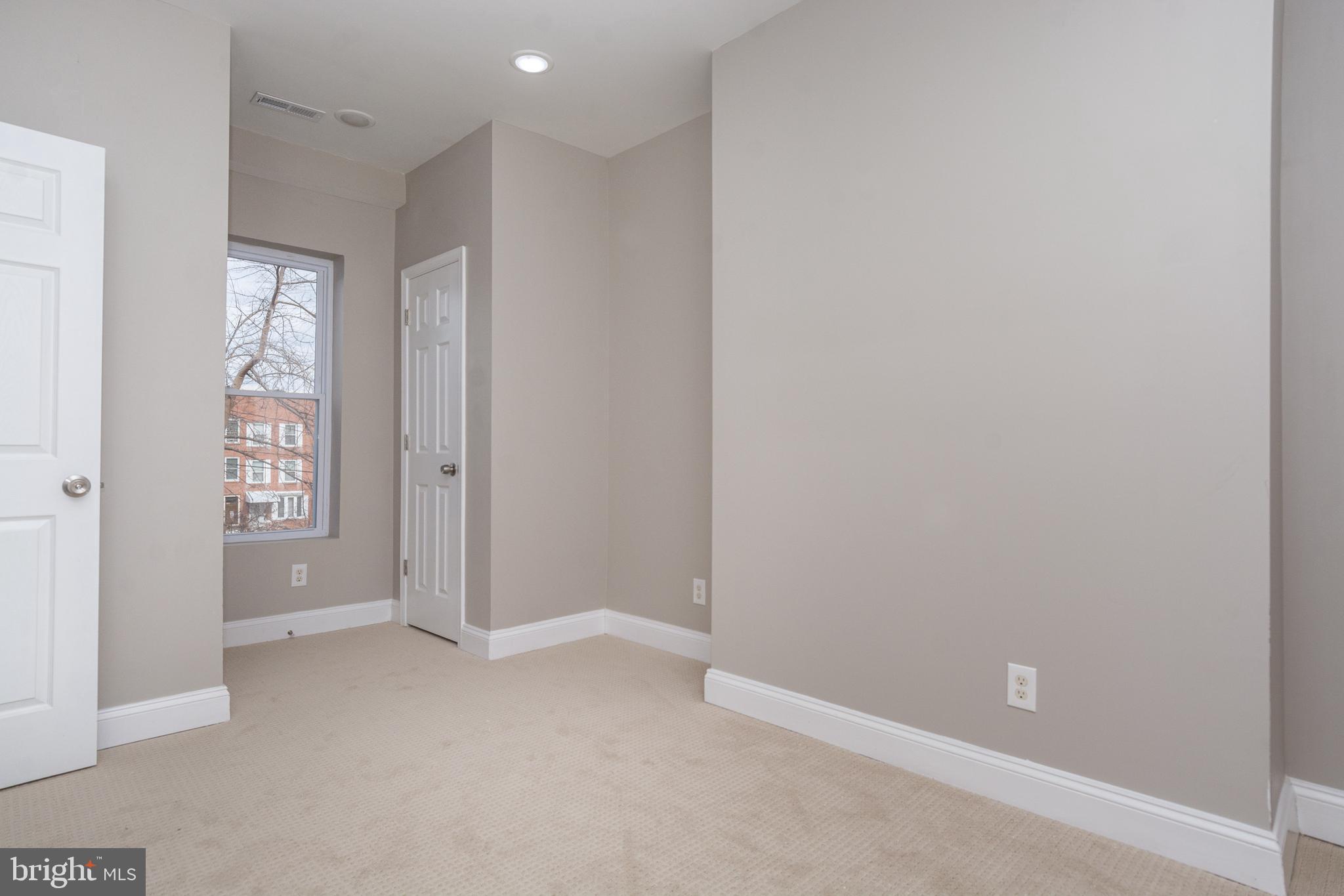 HOLLINS MARKET - Residential