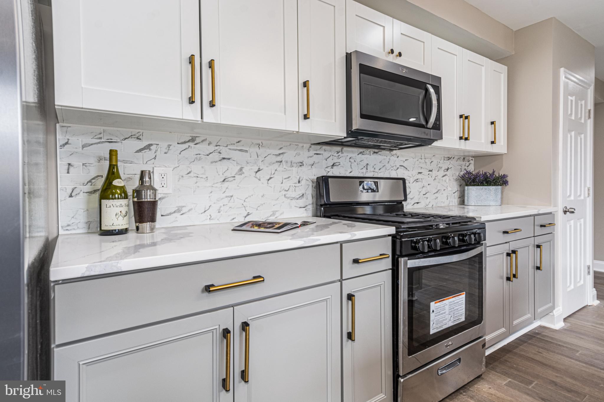 HOLLINS MARKET - Residential