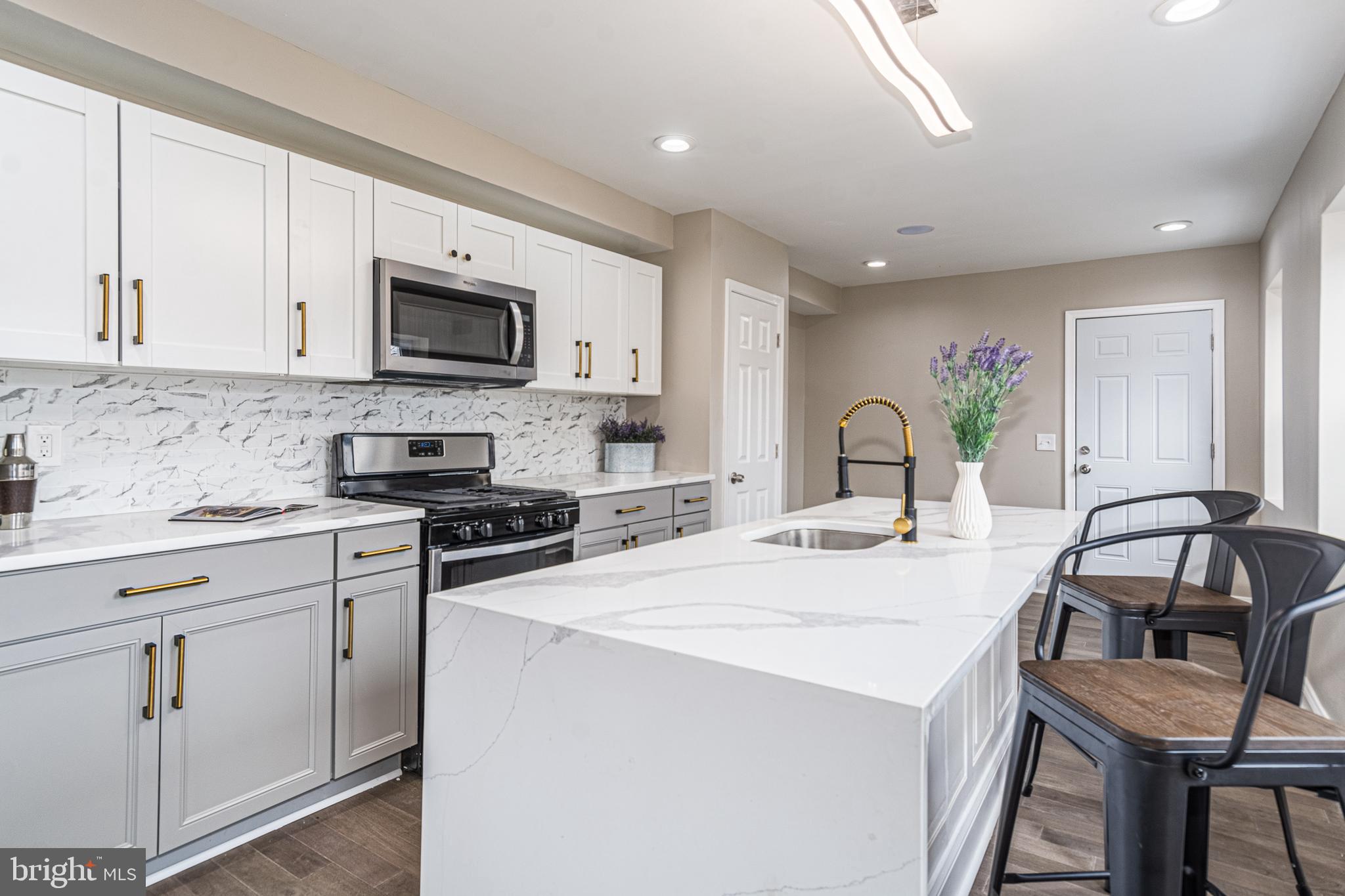 HOLLINS MARKET - Residential