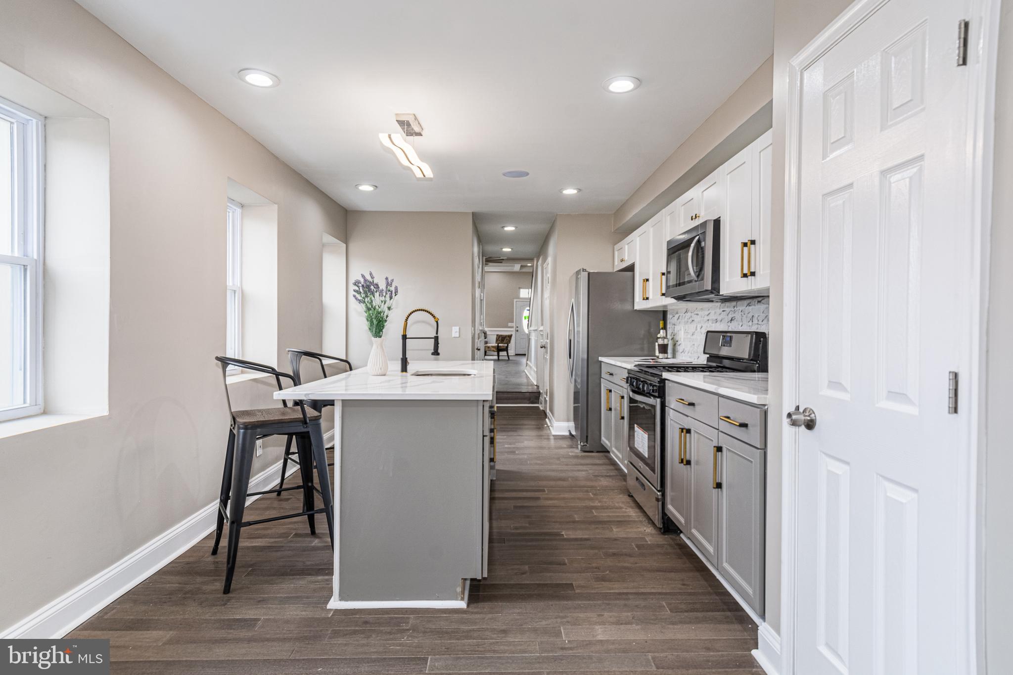 HOLLINS MARKET - Residential