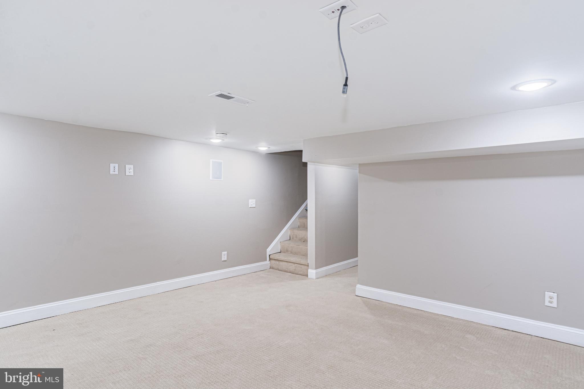 HOLLINS MARKET - Residential