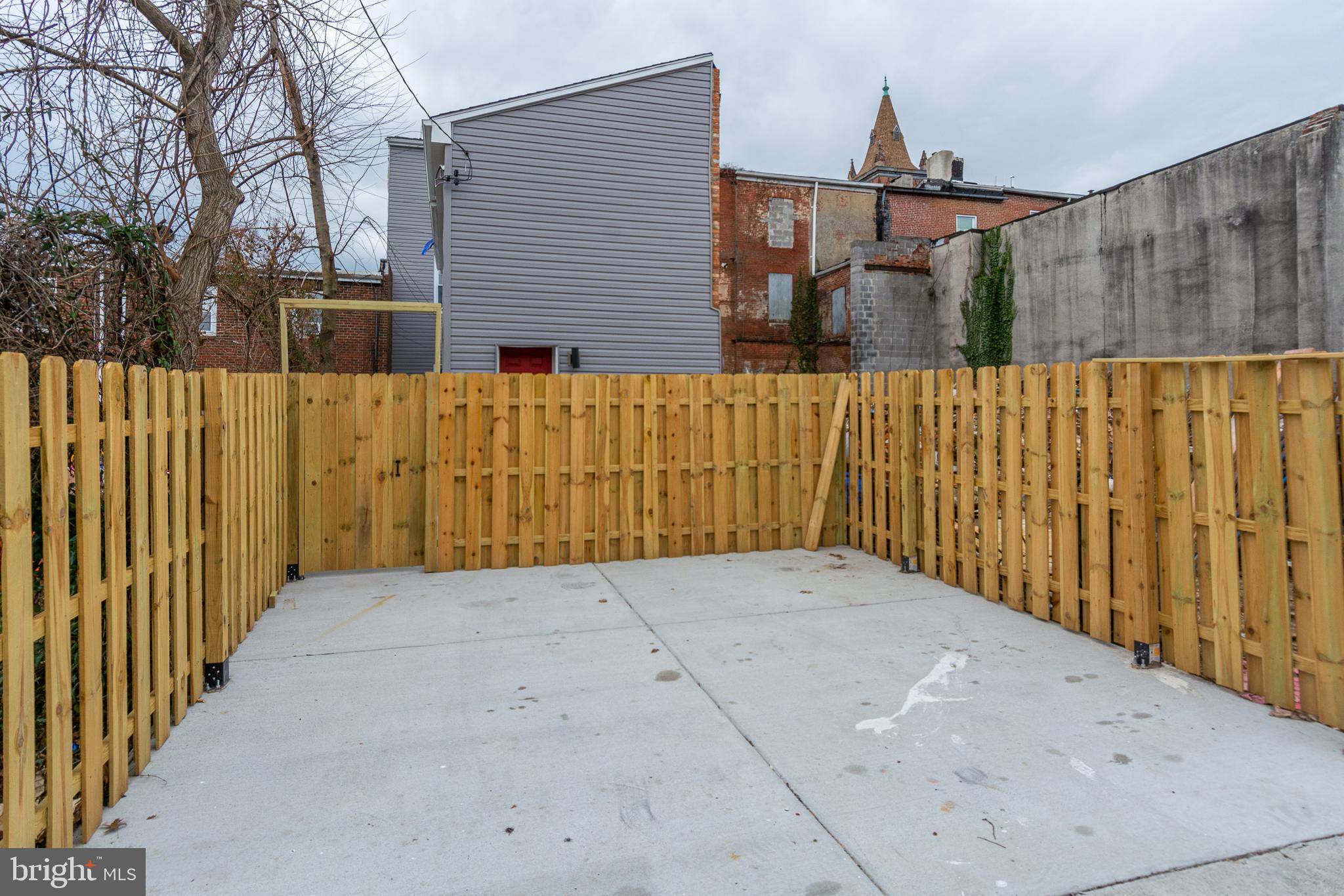 HOLLINS MARKET - Residential