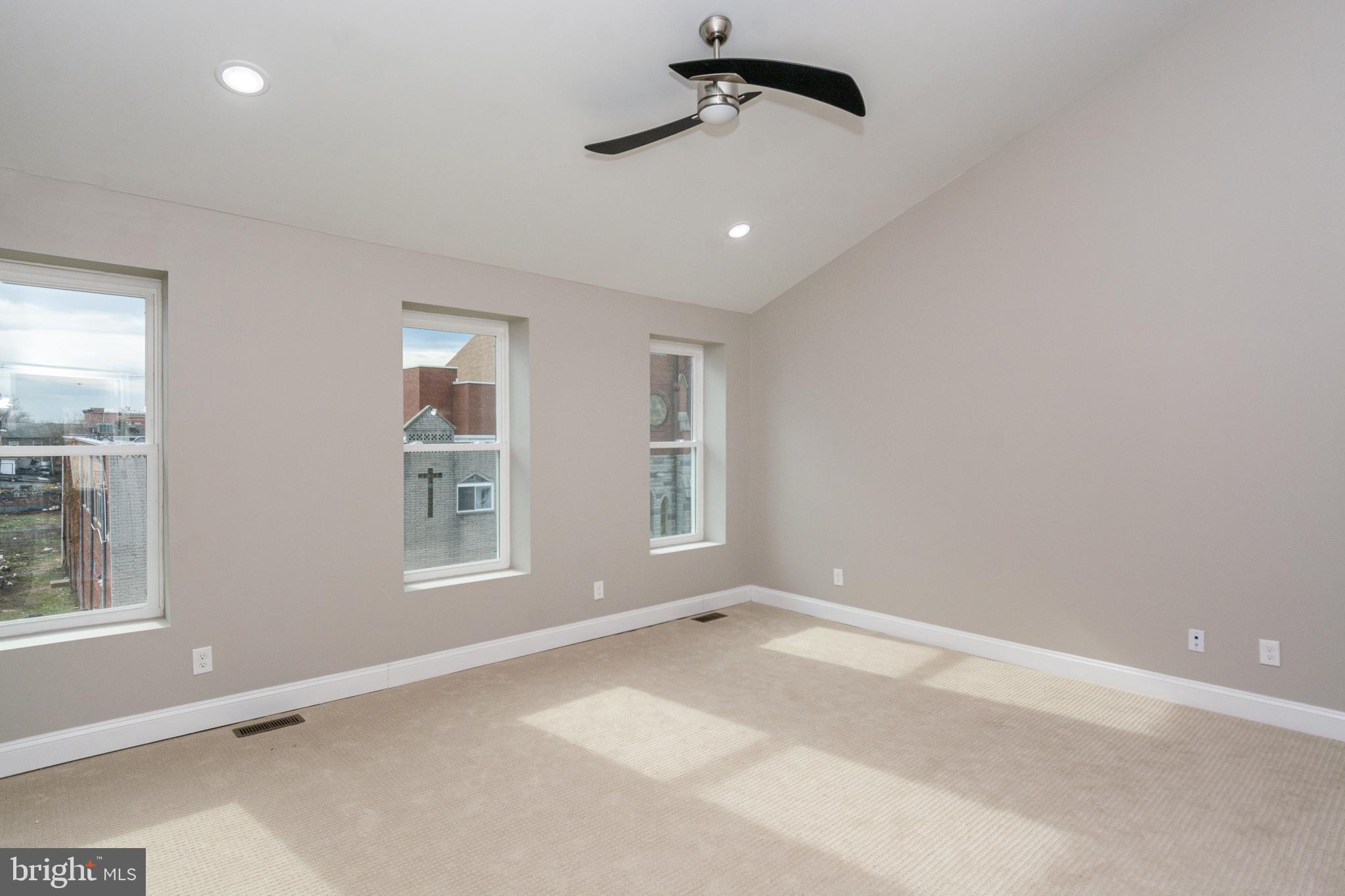 HOLLINS MARKET - Residential