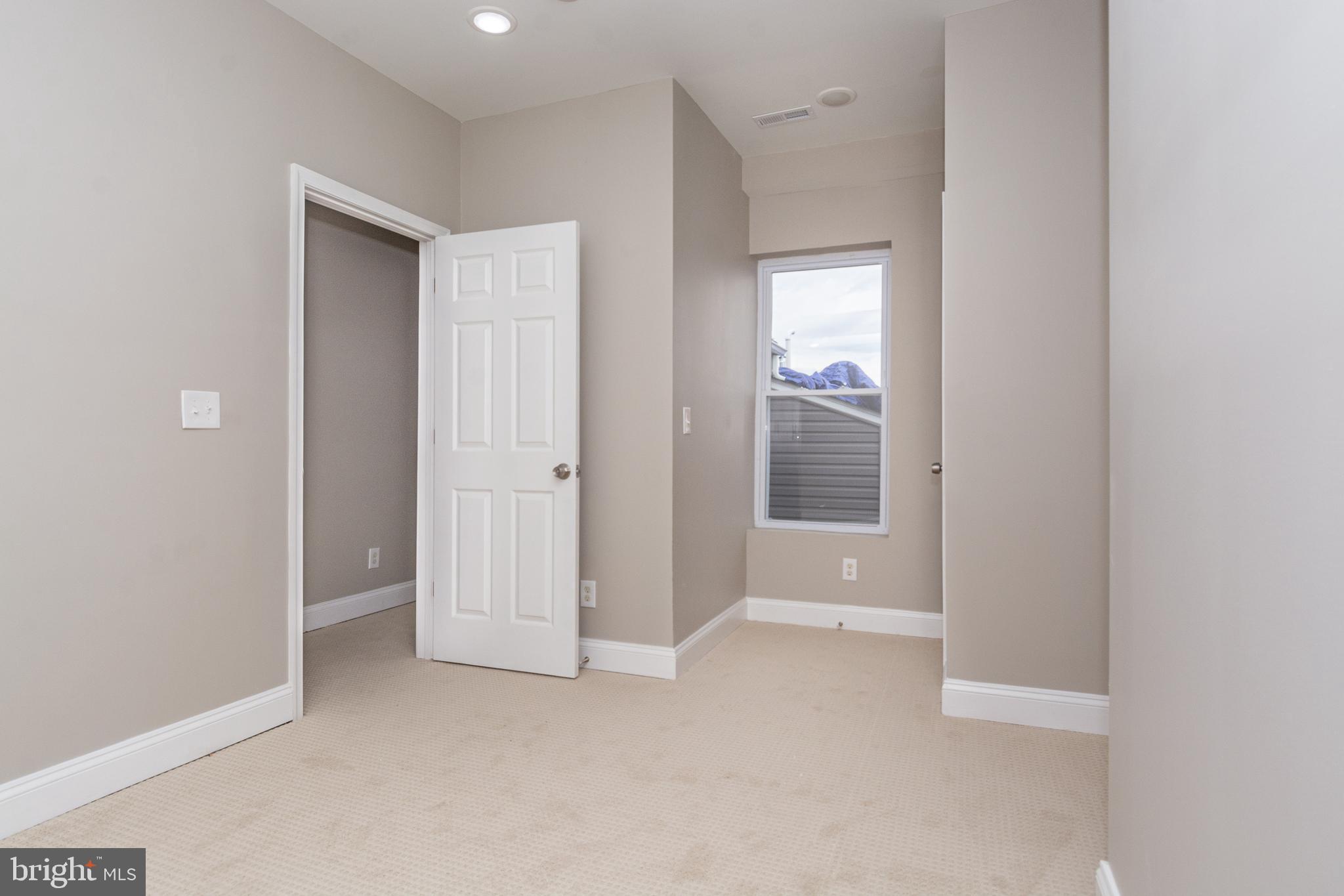 HOLLINS MARKET - Residential