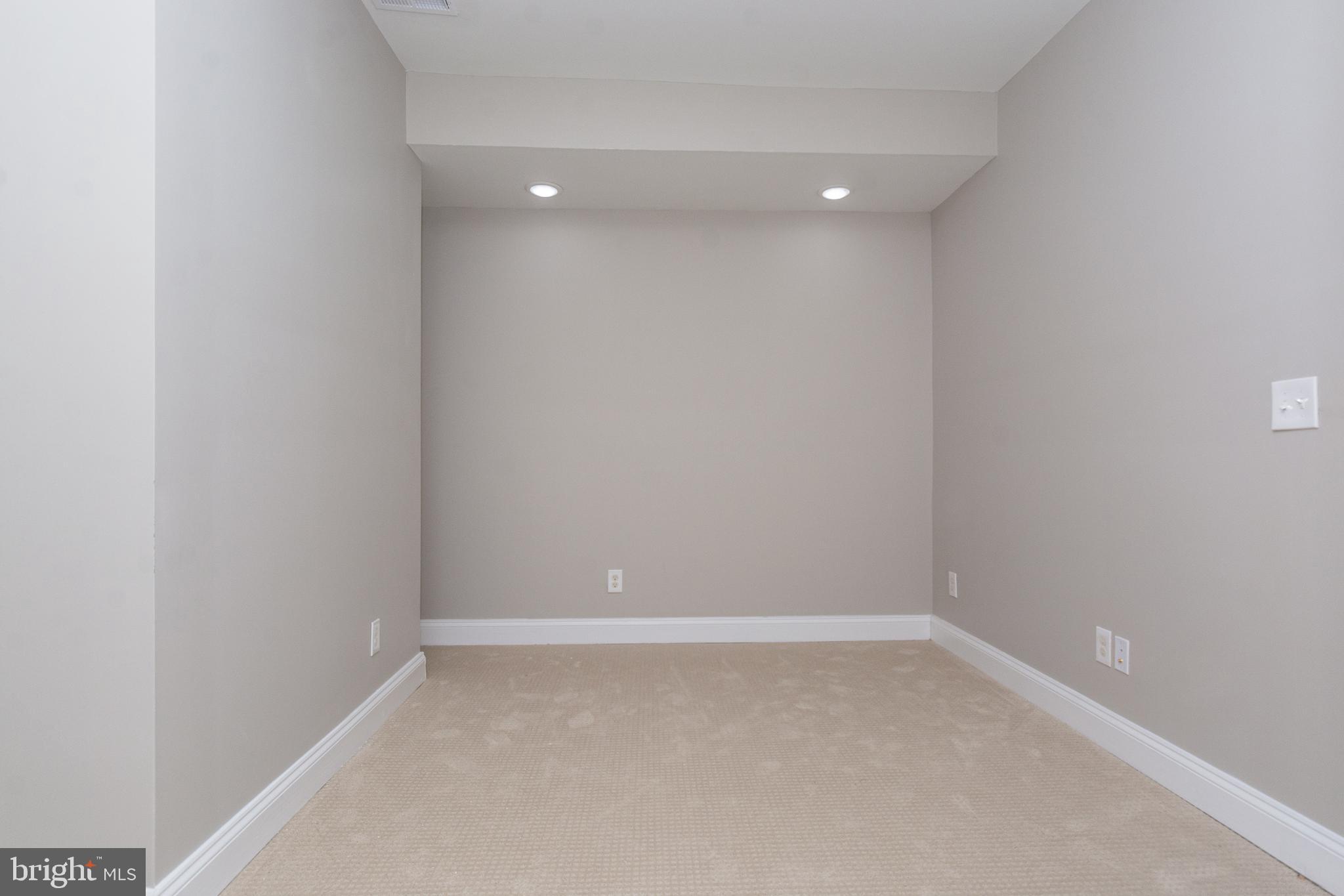 HOLLINS MARKET - Residential