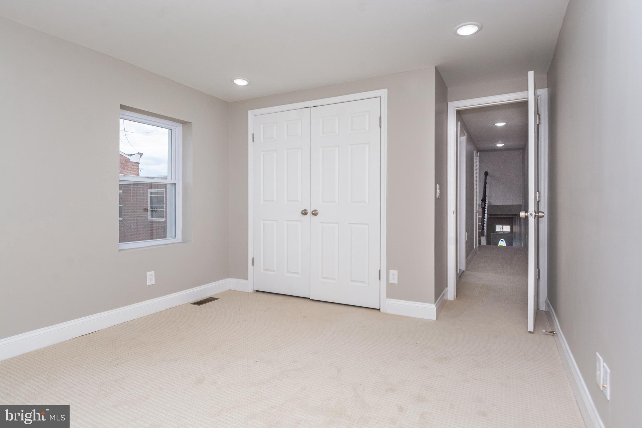 HOLLINS MARKET - Residential