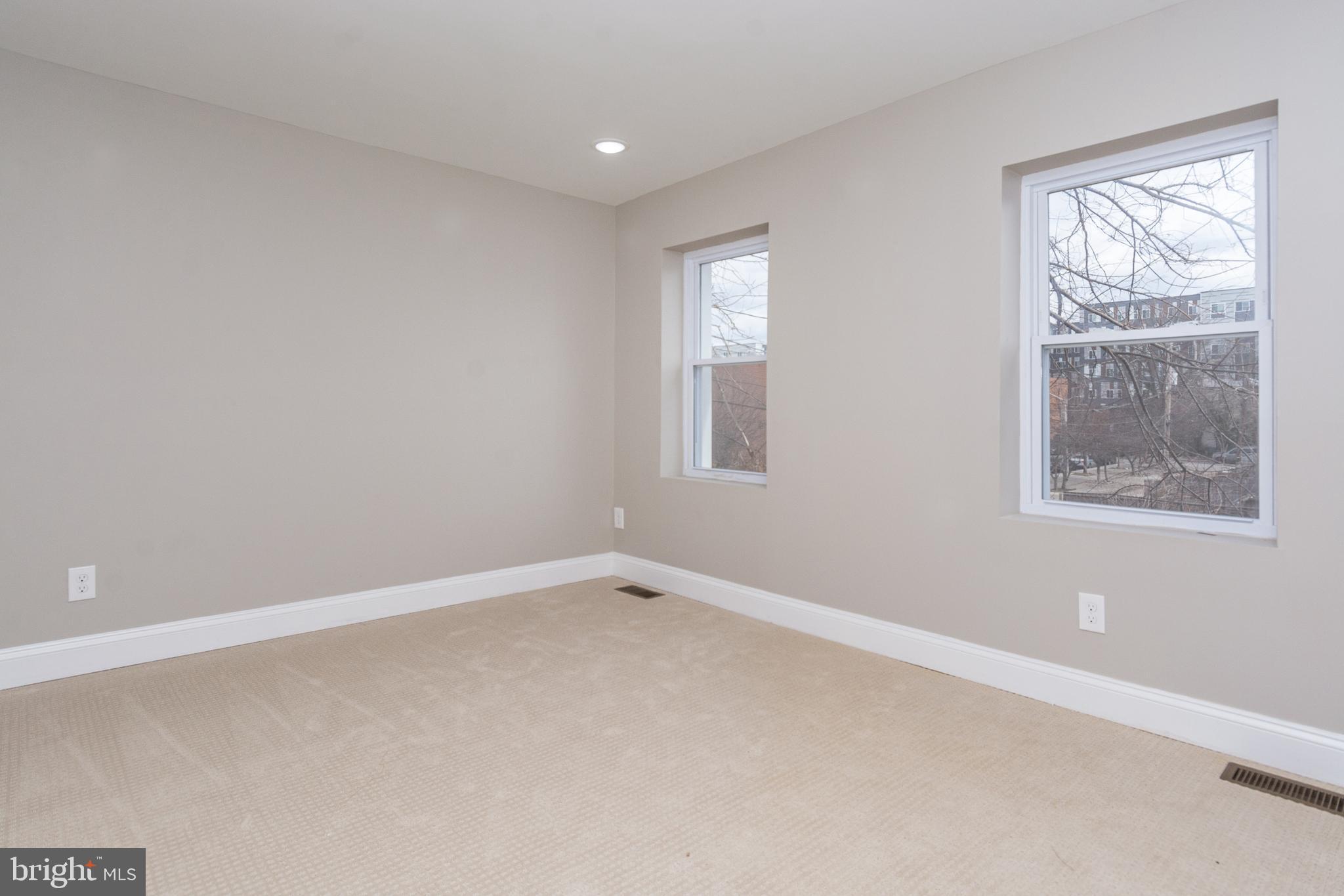 HOLLINS MARKET - Residential