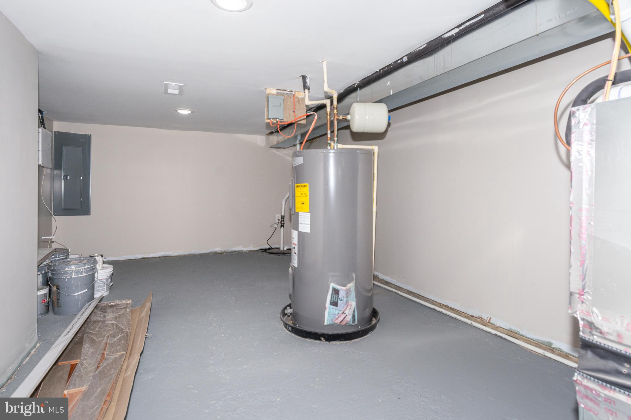 HOLLINS MARKET - Residential