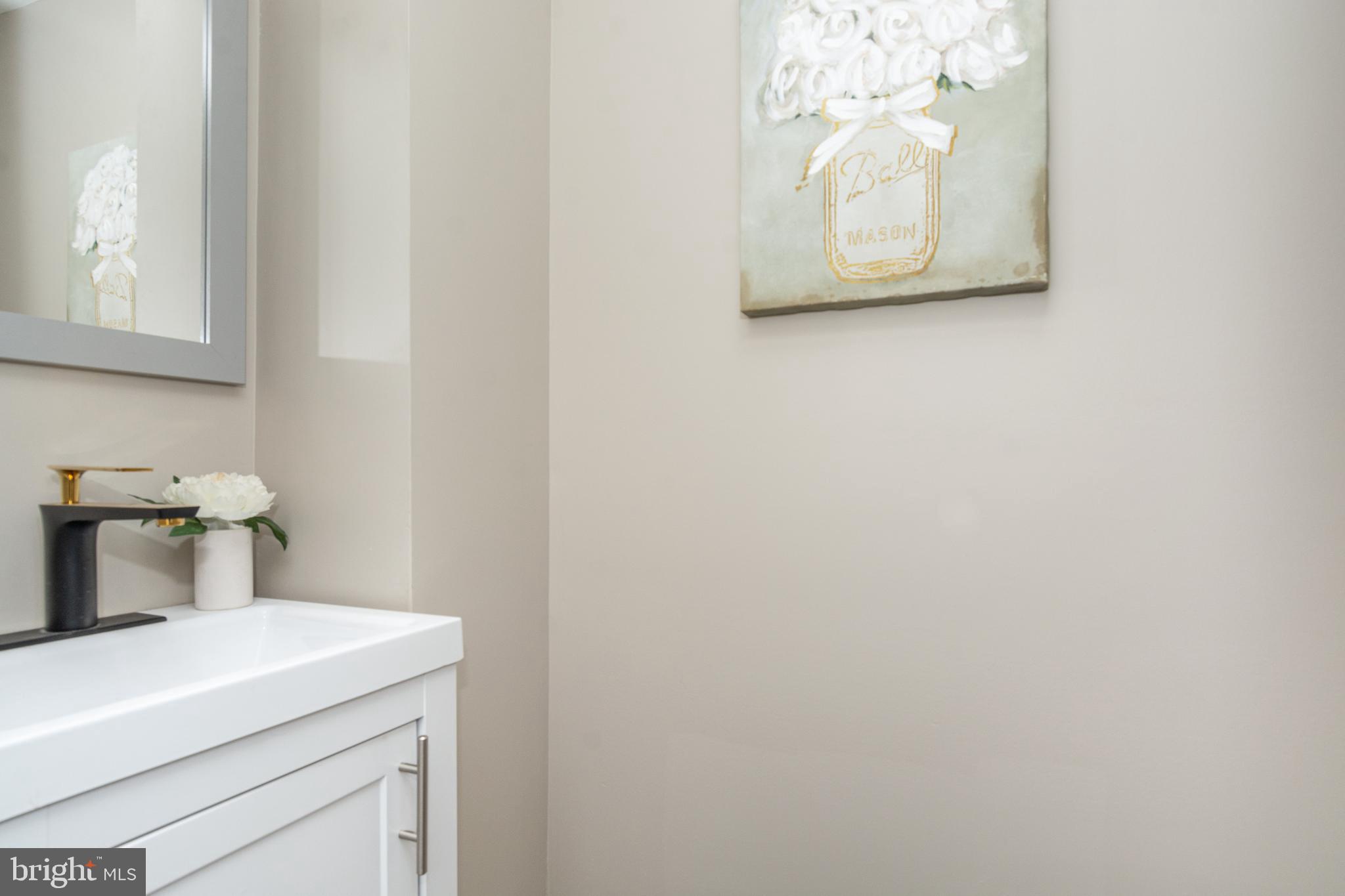 HOLLINS MARKET - Residential