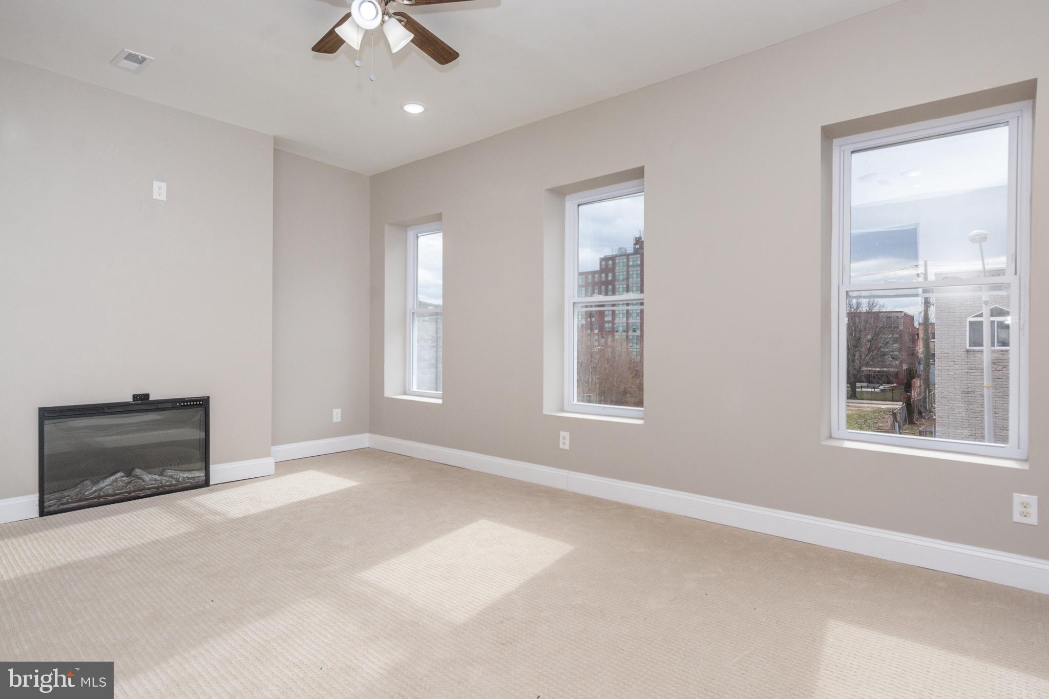 HOLLINS MARKET - Residential