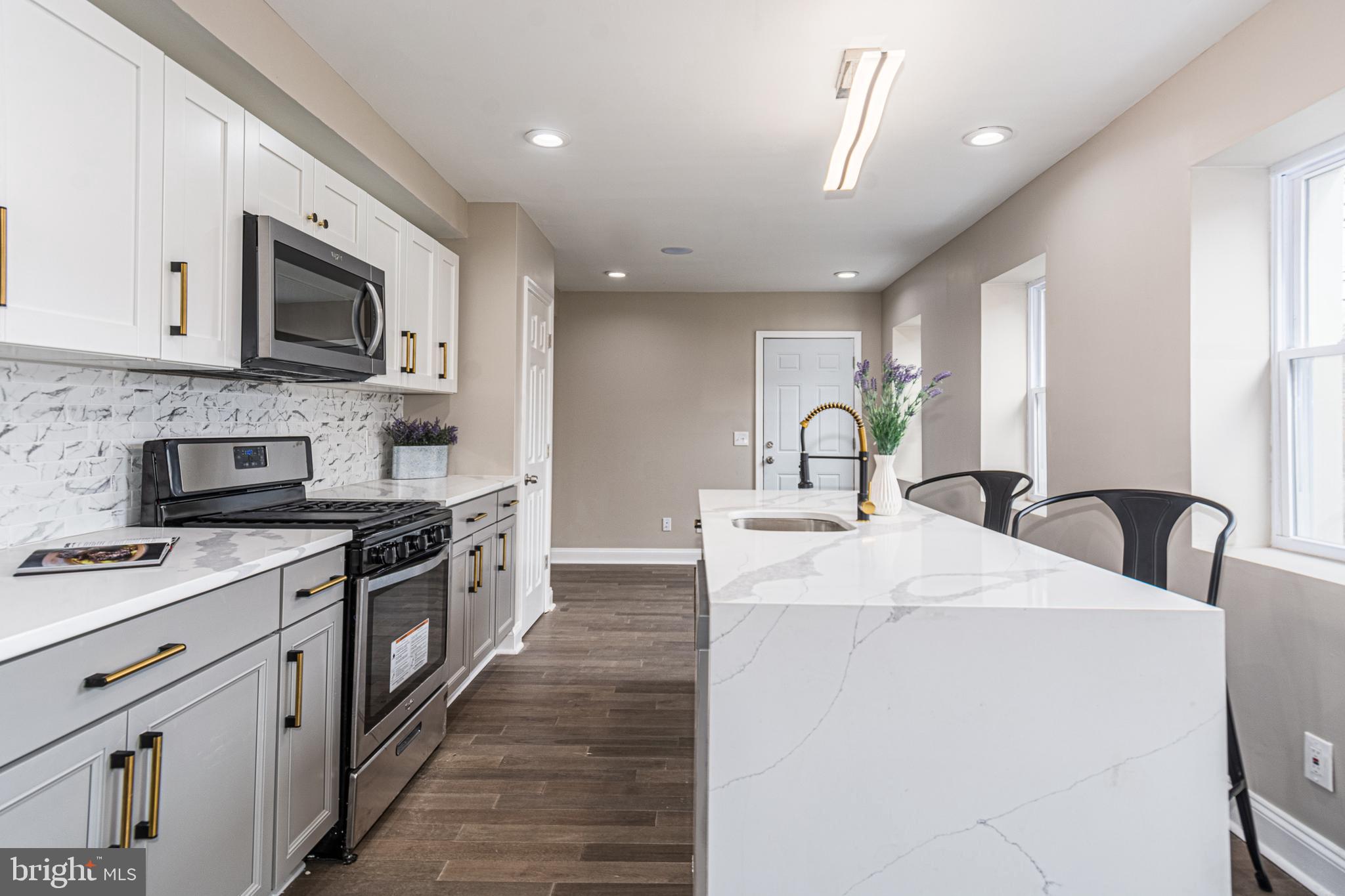 HOLLINS MARKET - Residential