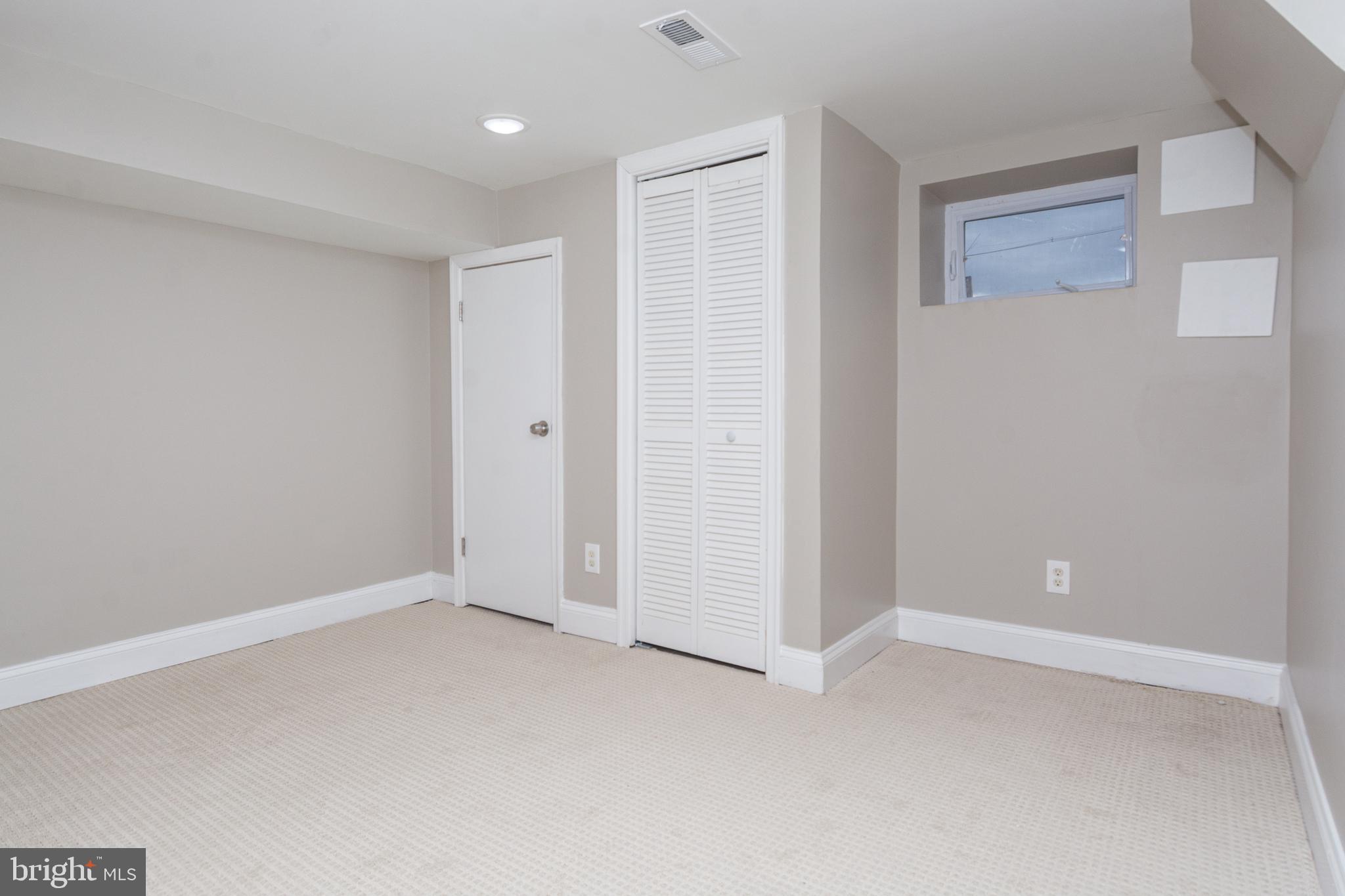 HOLLINS MARKET - Residential