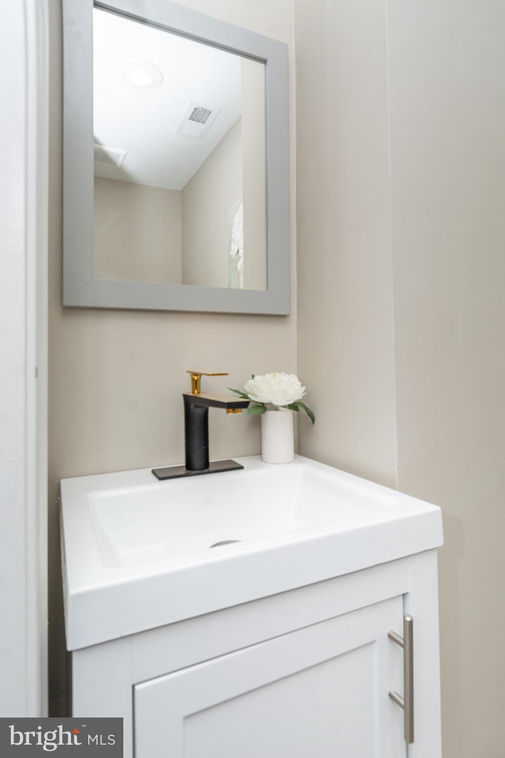 HOLLINS MARKET - Residential