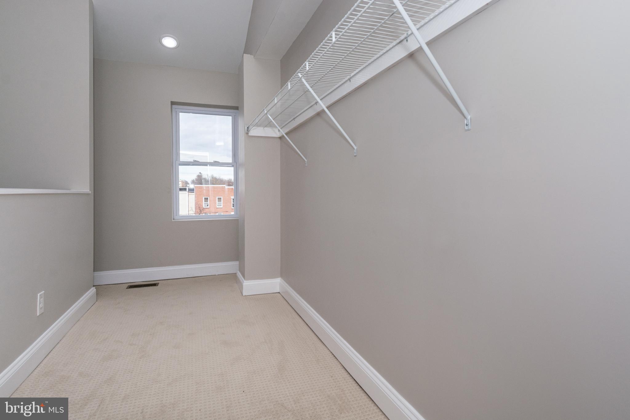 HOLLINS MARKET - Residential