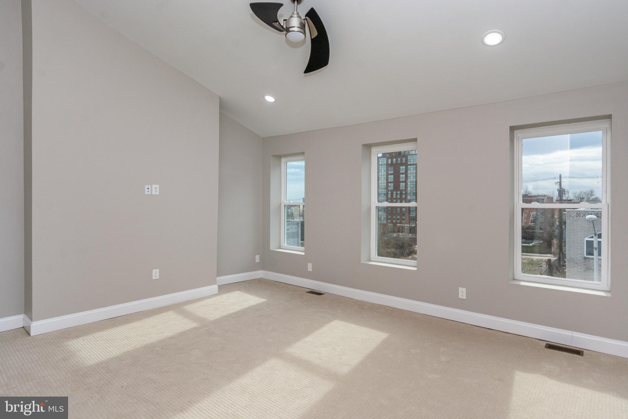 HOLLINS MARKET - Residential