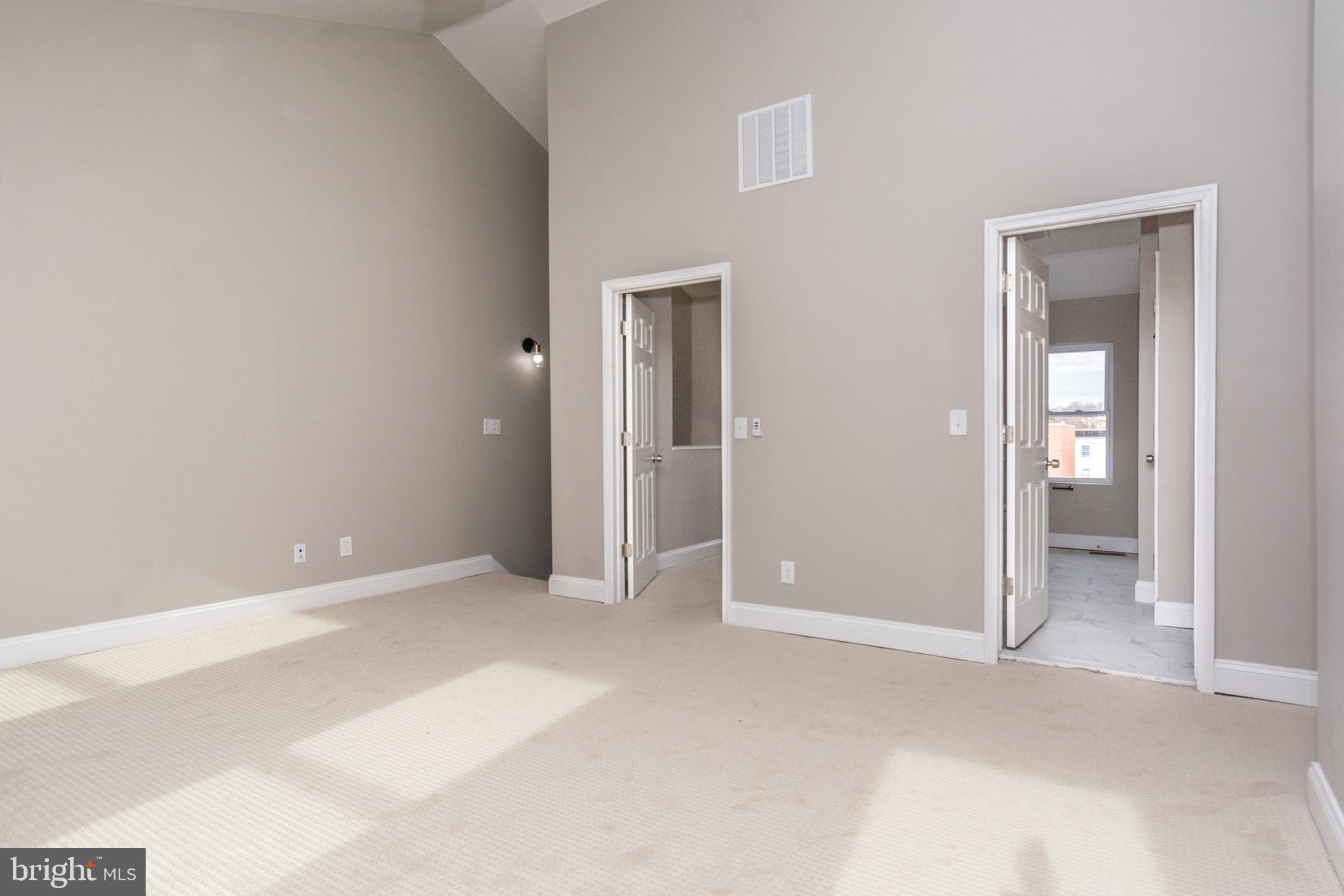 HOLLINS MARKET - Residential