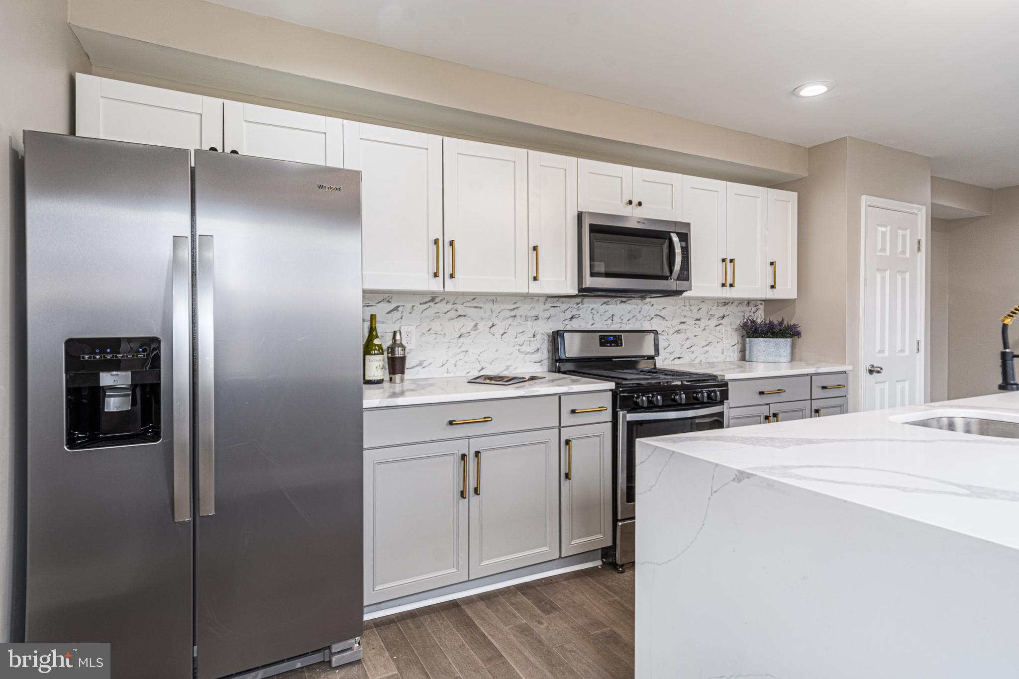 HOLLINS MARKET - Residential