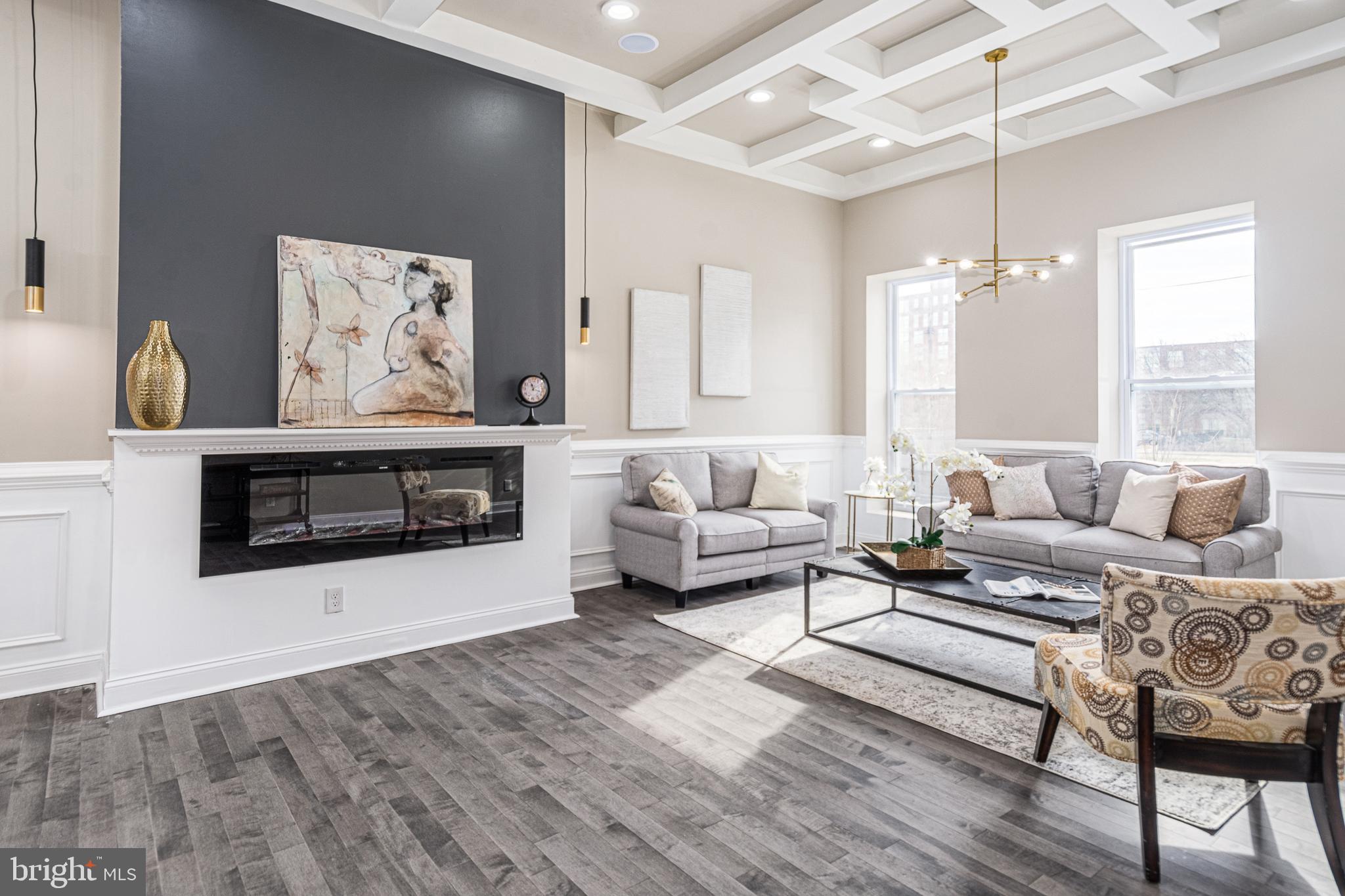 HOLLINS MARKET - Residential