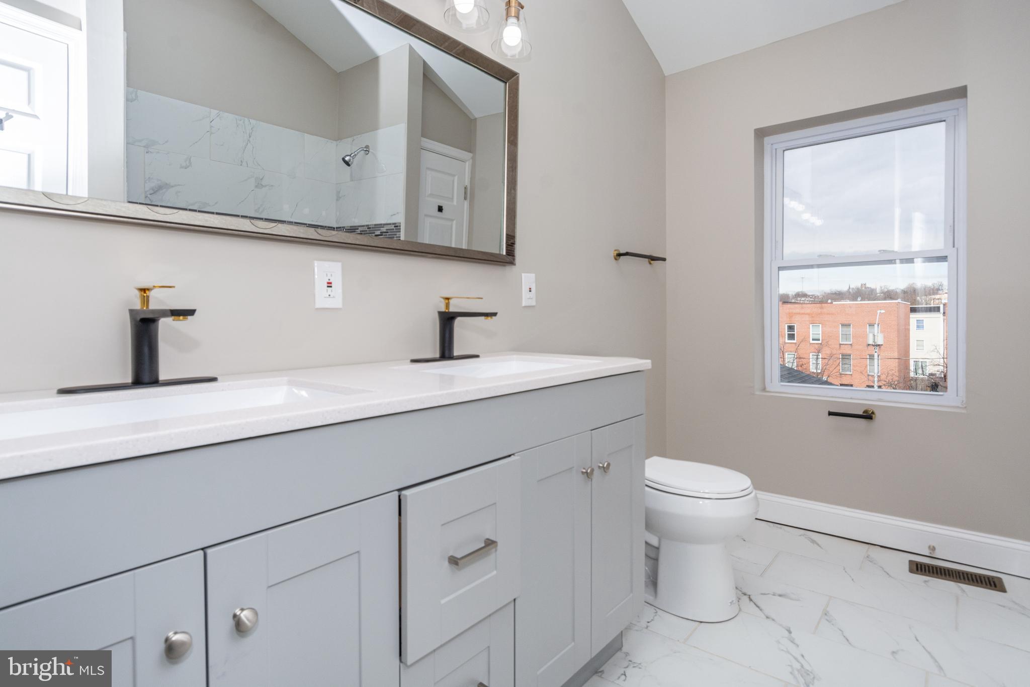 HOLLINS MARKET - Residential