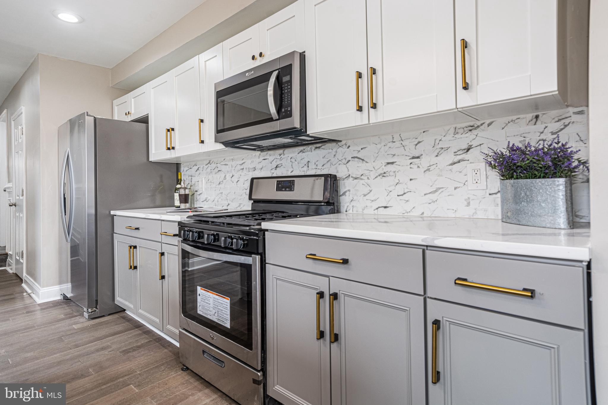 HOLLINS MARKET - Residential