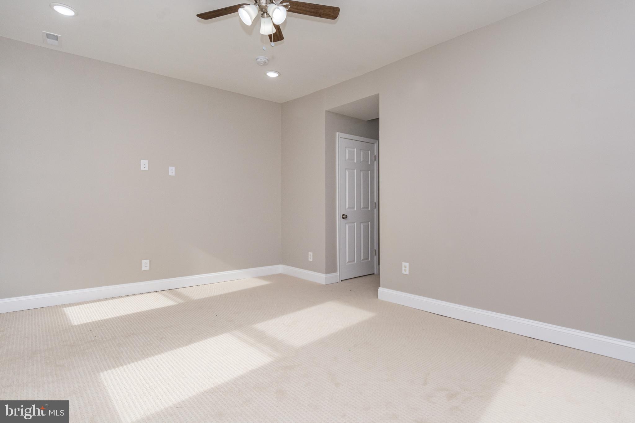 HOLLINS MARKET - Residential