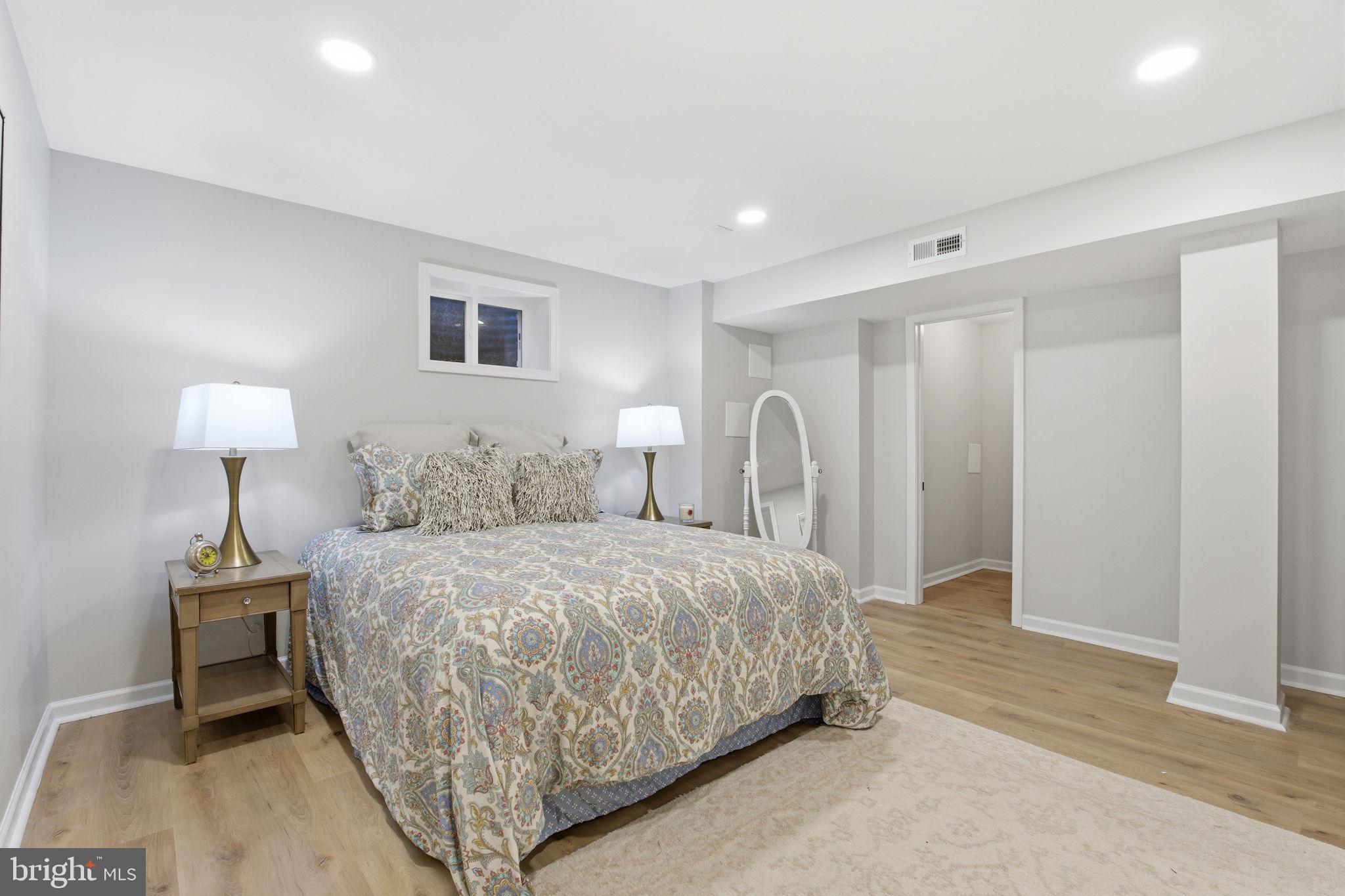 SHERWOOD FOREST - Residential