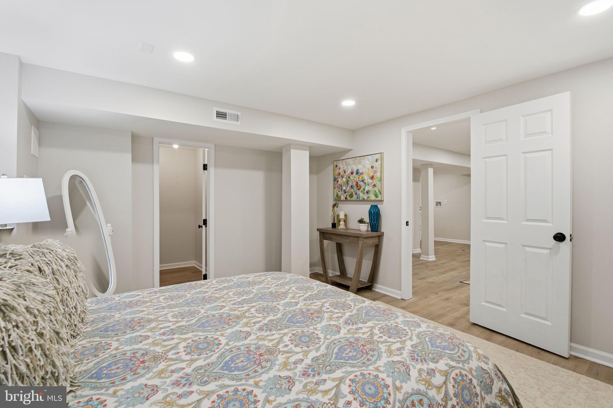 SHERWOOD FOREST - Residential