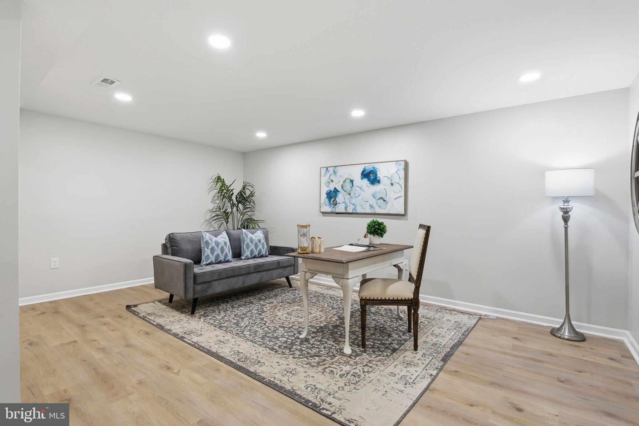 SHERWOOD FOREST - Residential