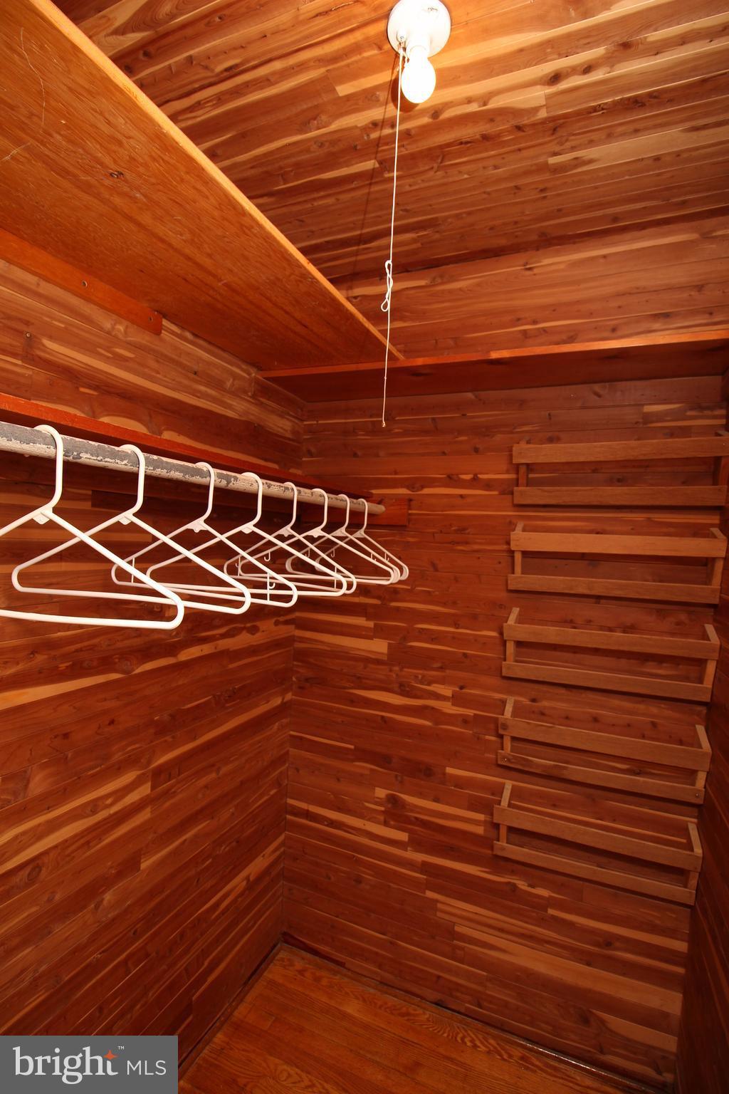 ESSEX - Commercial Sale