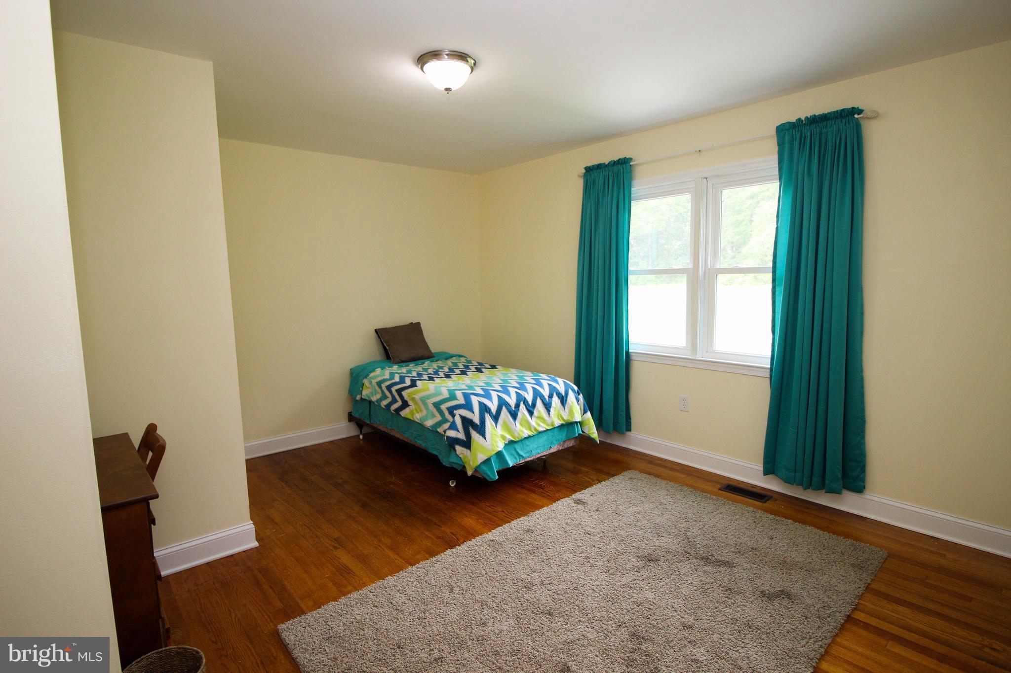 ESSEX - Commercial Sale