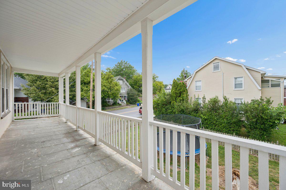 901 DEWEY AVENUE