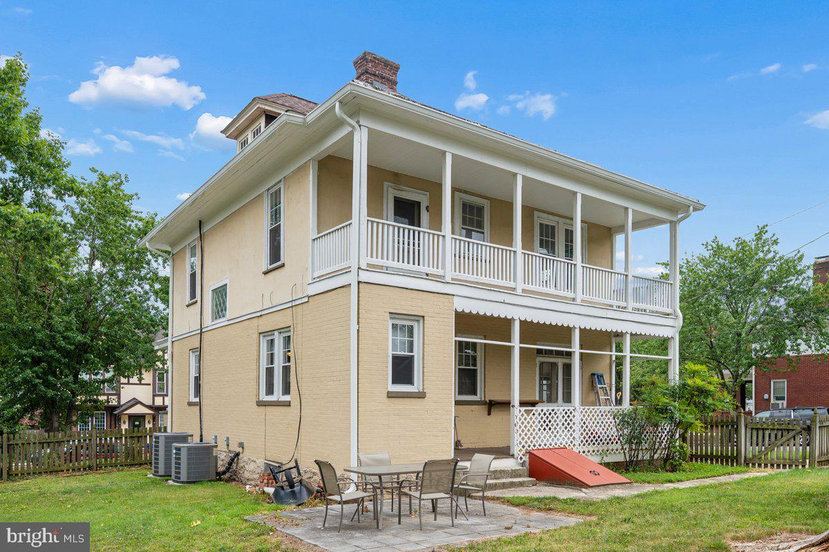 901 DEWEY AVENUE