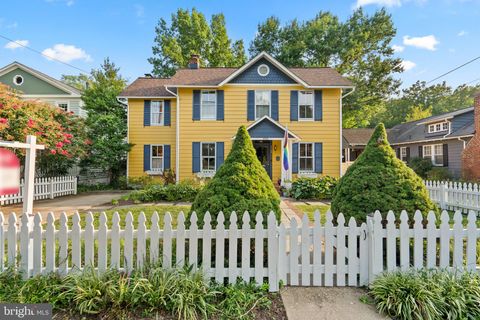 Photo of 3708 Washington Street, Kensington, MD 20895 (MLS # MDMC2142926) Photo of 3708 Washington Street, Kensington, MD 20895 (MLS # MDMC2142926)