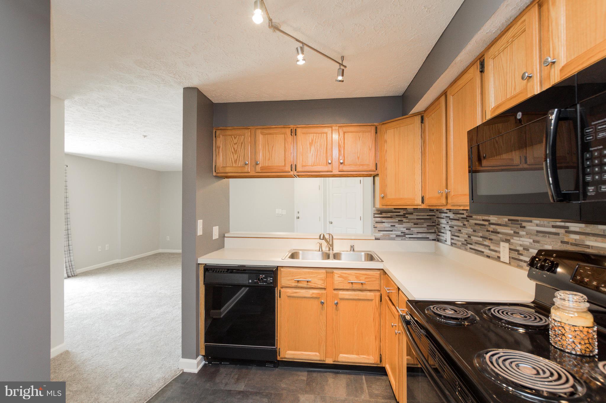 LAUREL WOODS - Residential