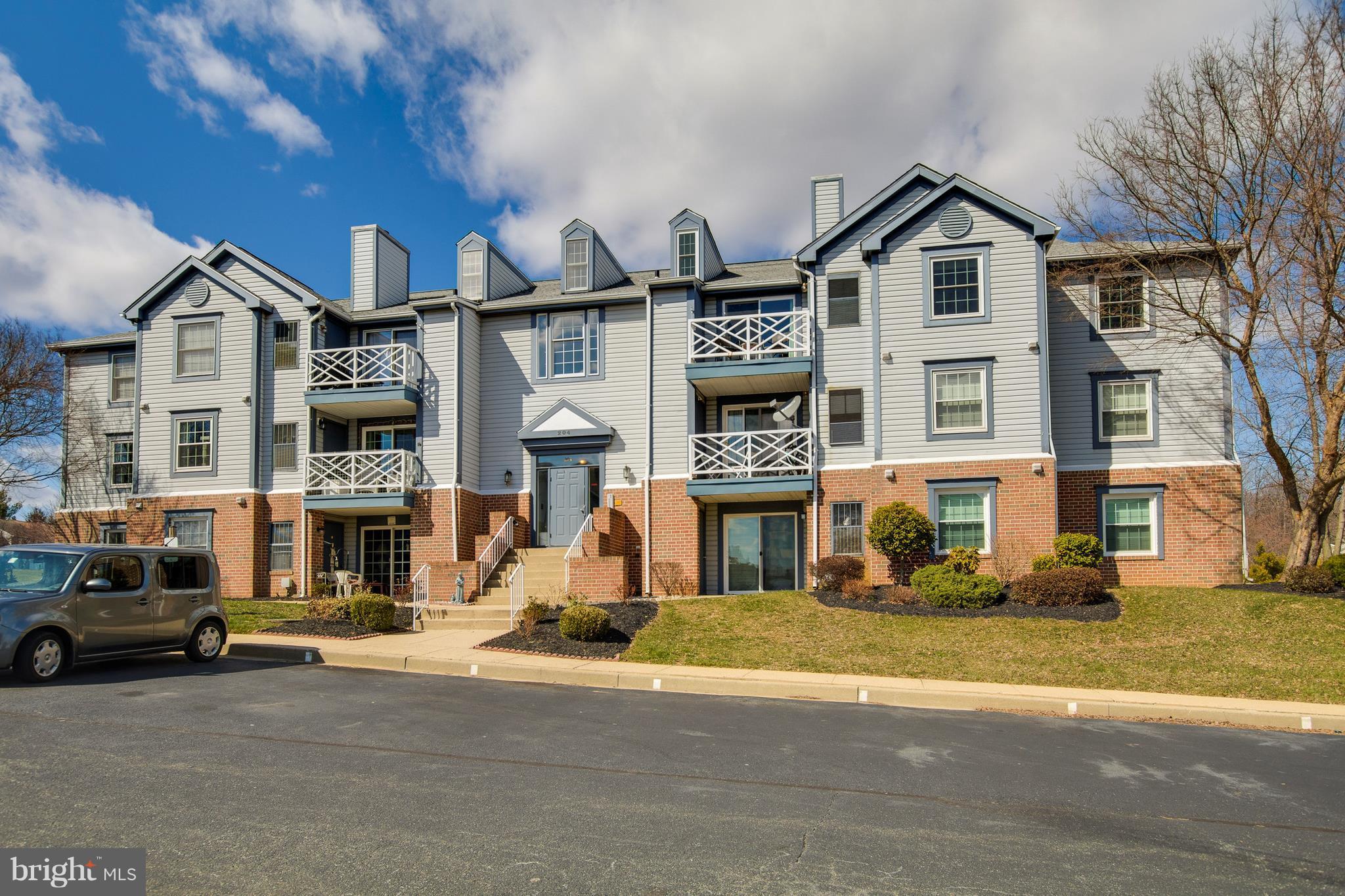 LAUREL WOODS - Residential