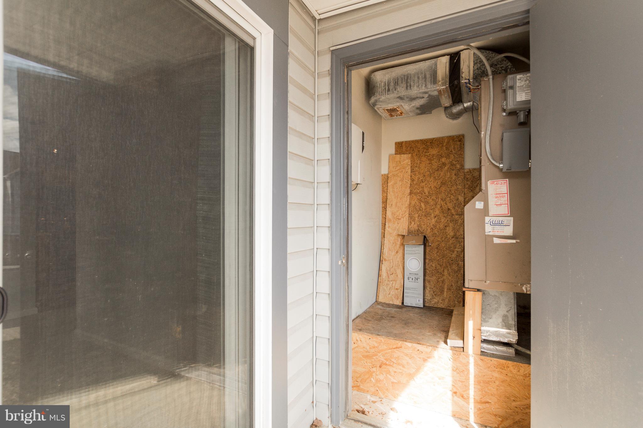 LAUREL WOODS - Residential