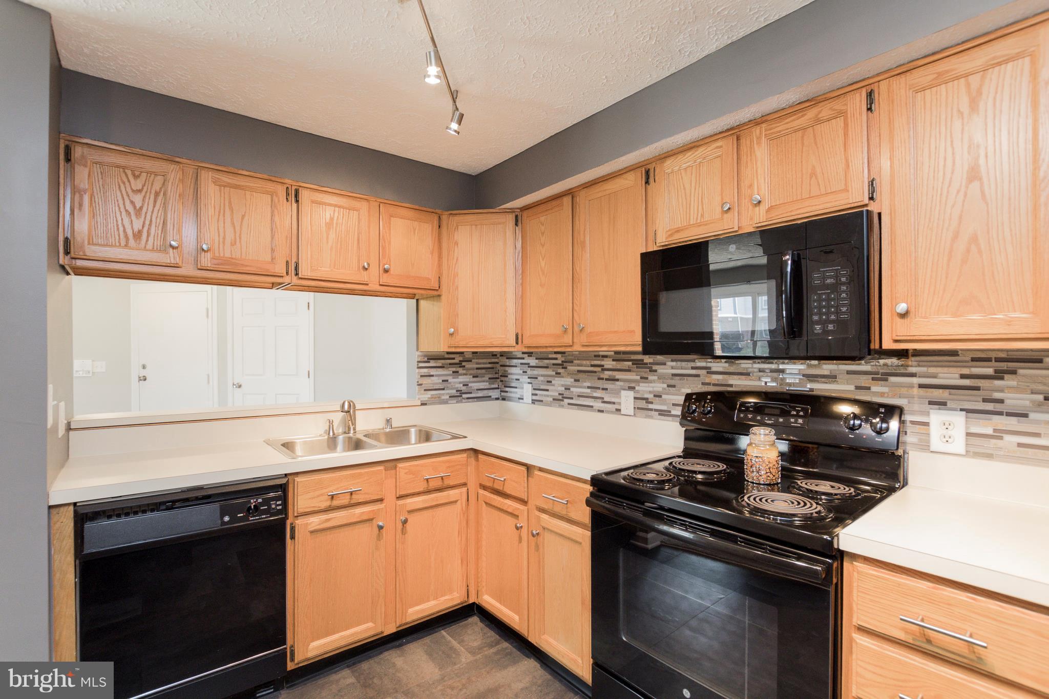 LAUREL WOODS - Residential