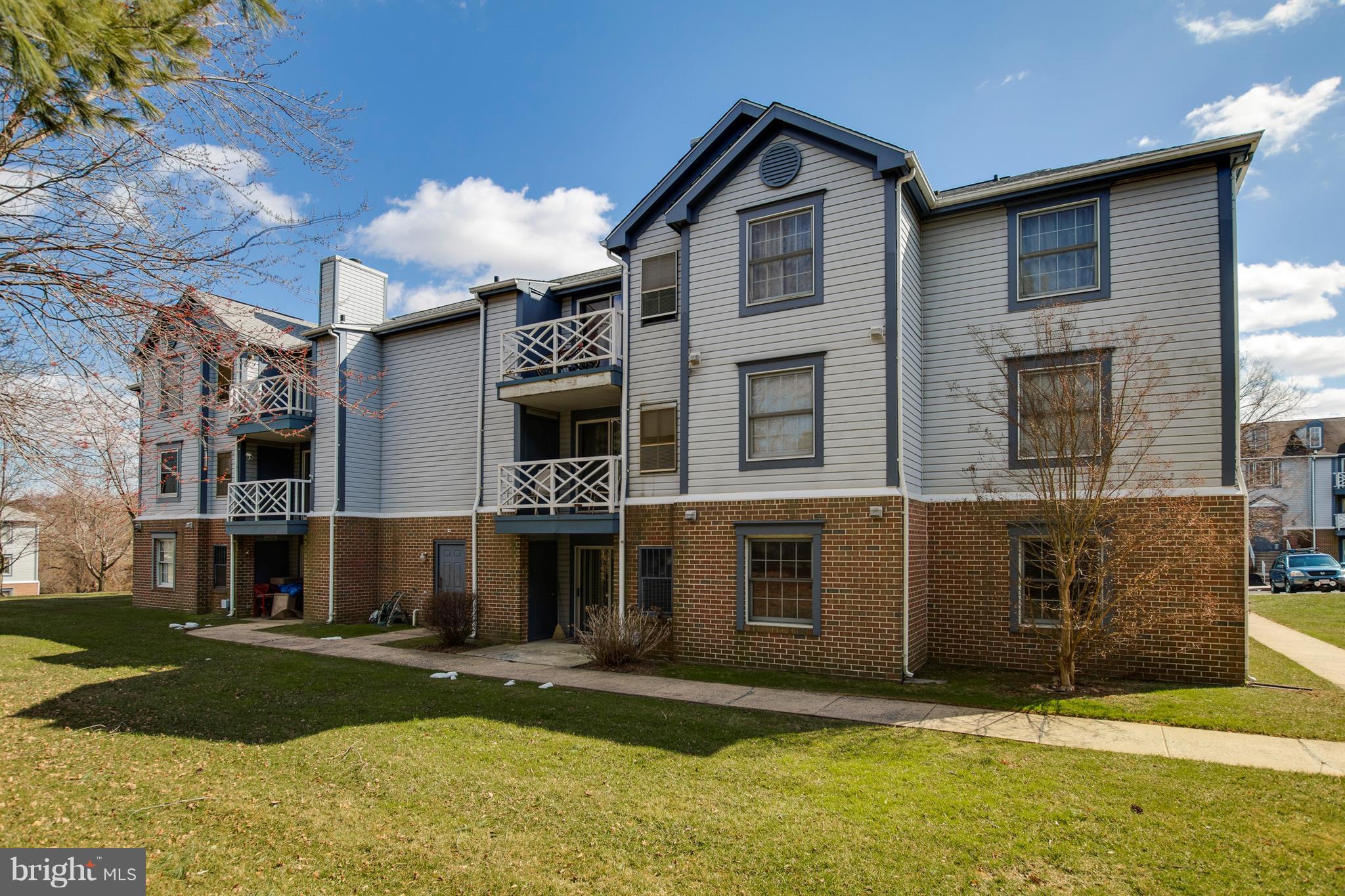 LAUREL WOODS - Residential