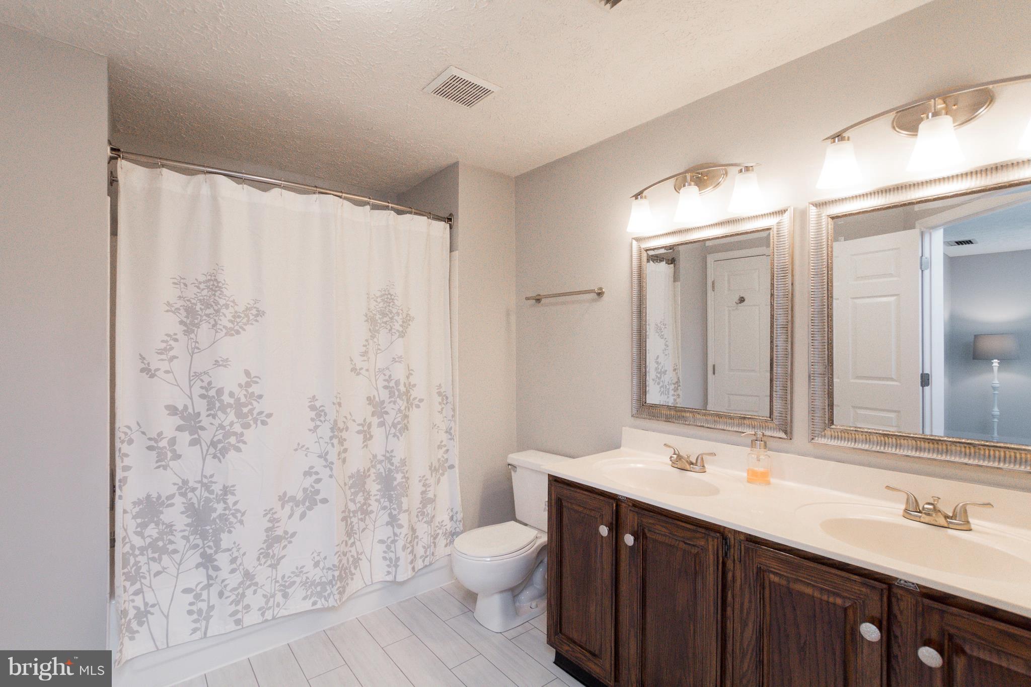 LAUREL WOODS - Residential