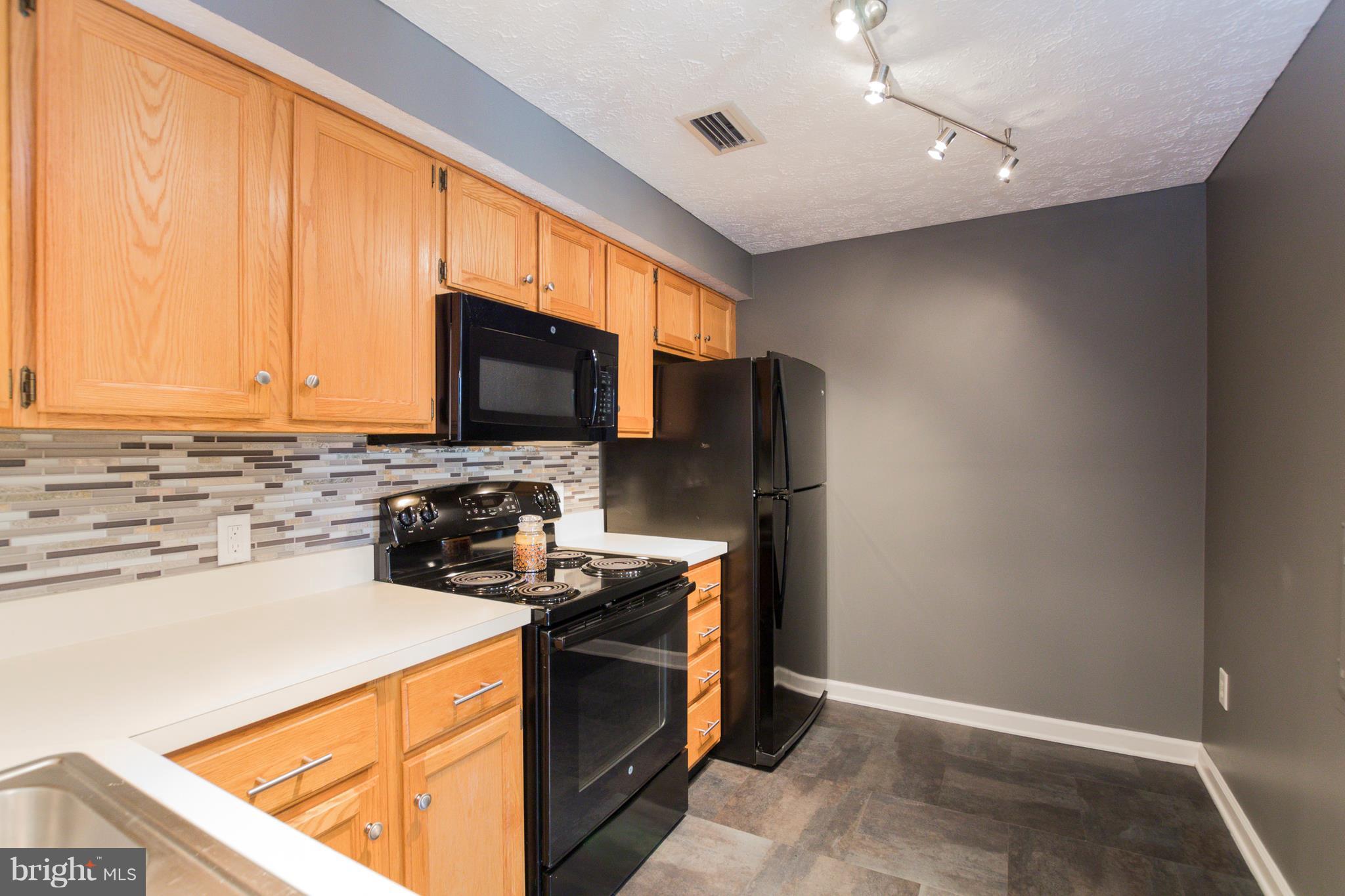 LAUREL WOODS - Residential