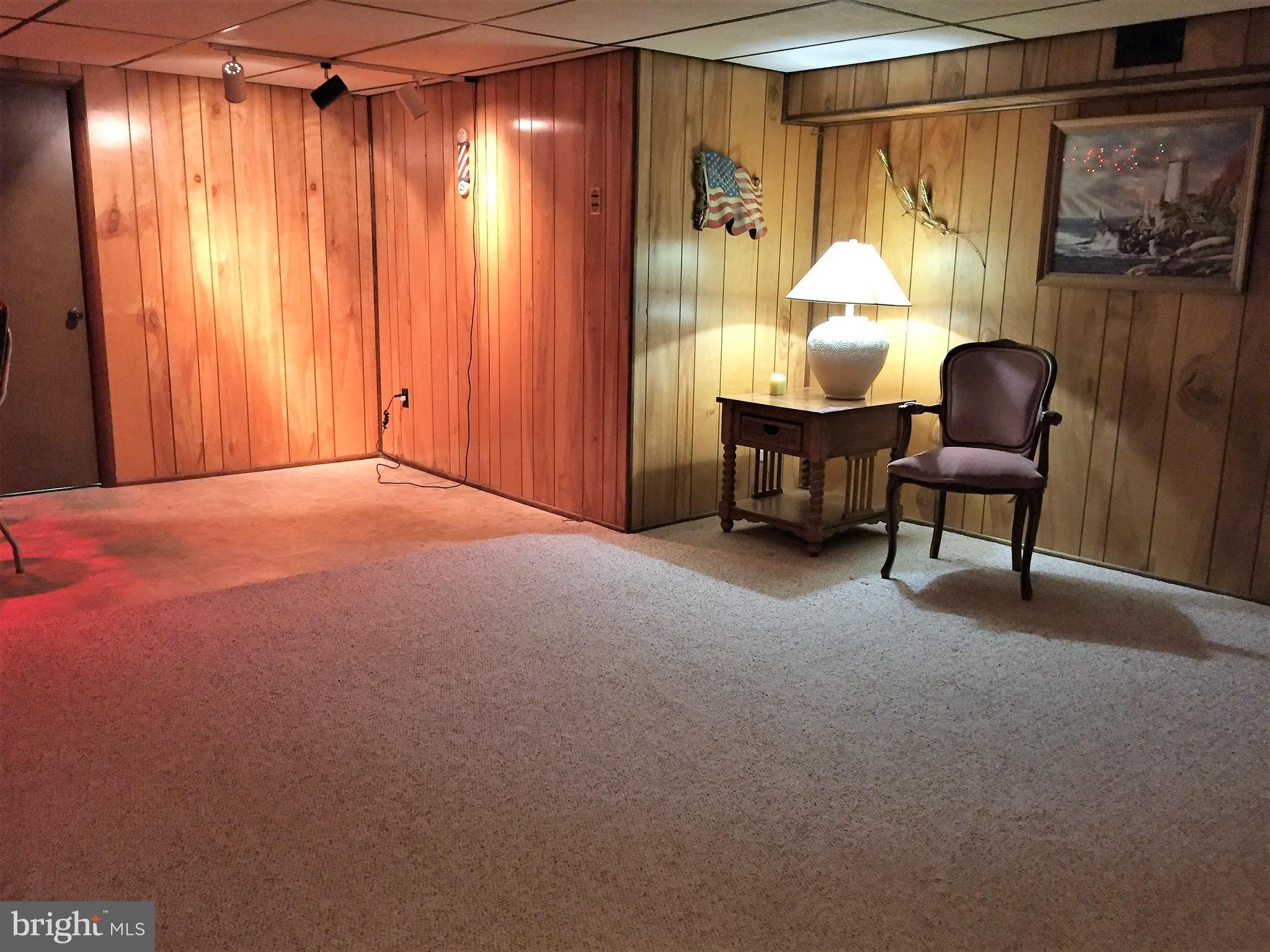 FOX RIDGE MANOR - Residential