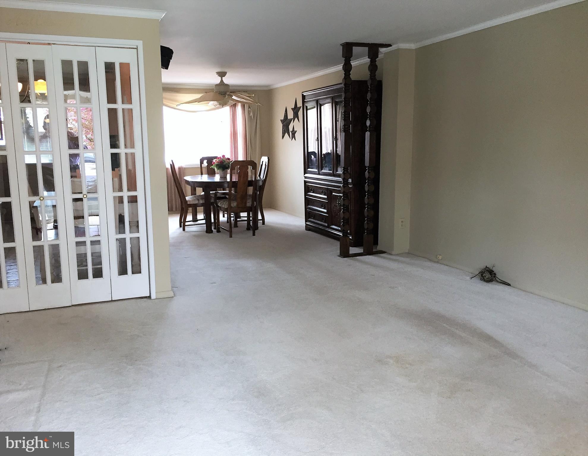 FOX RIDGE MANOR - Residential