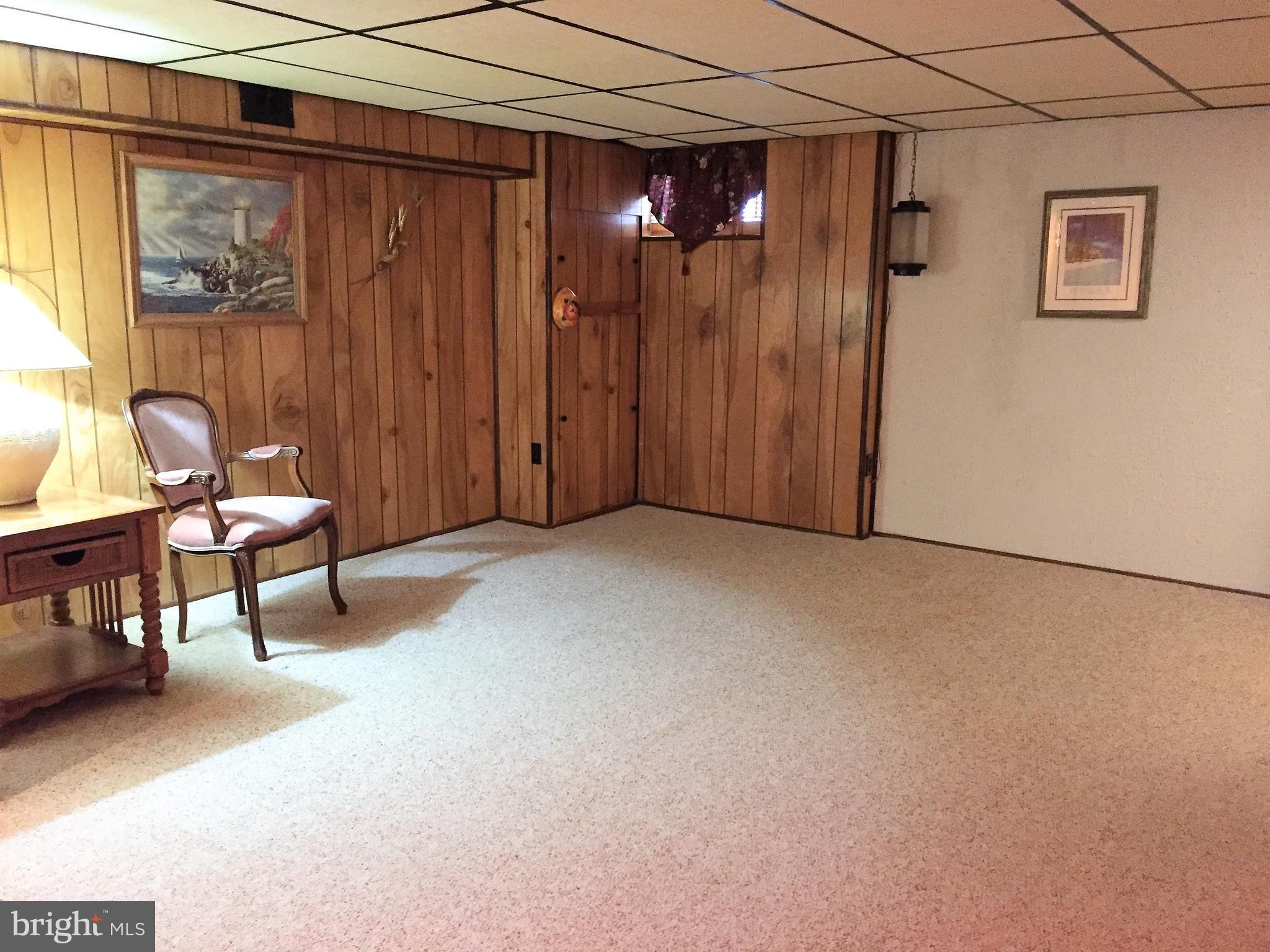 FOX RIDGE MANOR - Residential