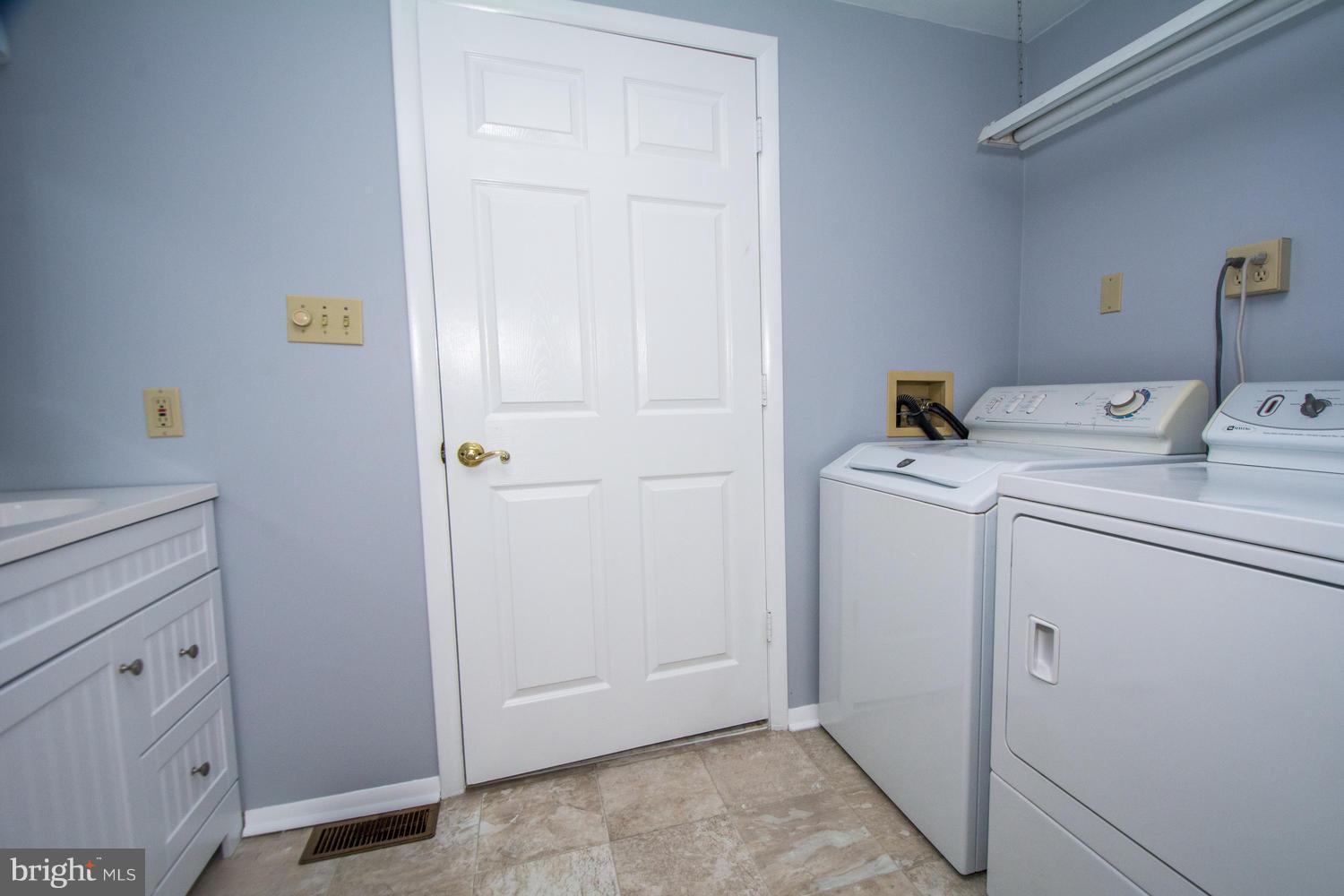 HILLENDALE PARK - Residential