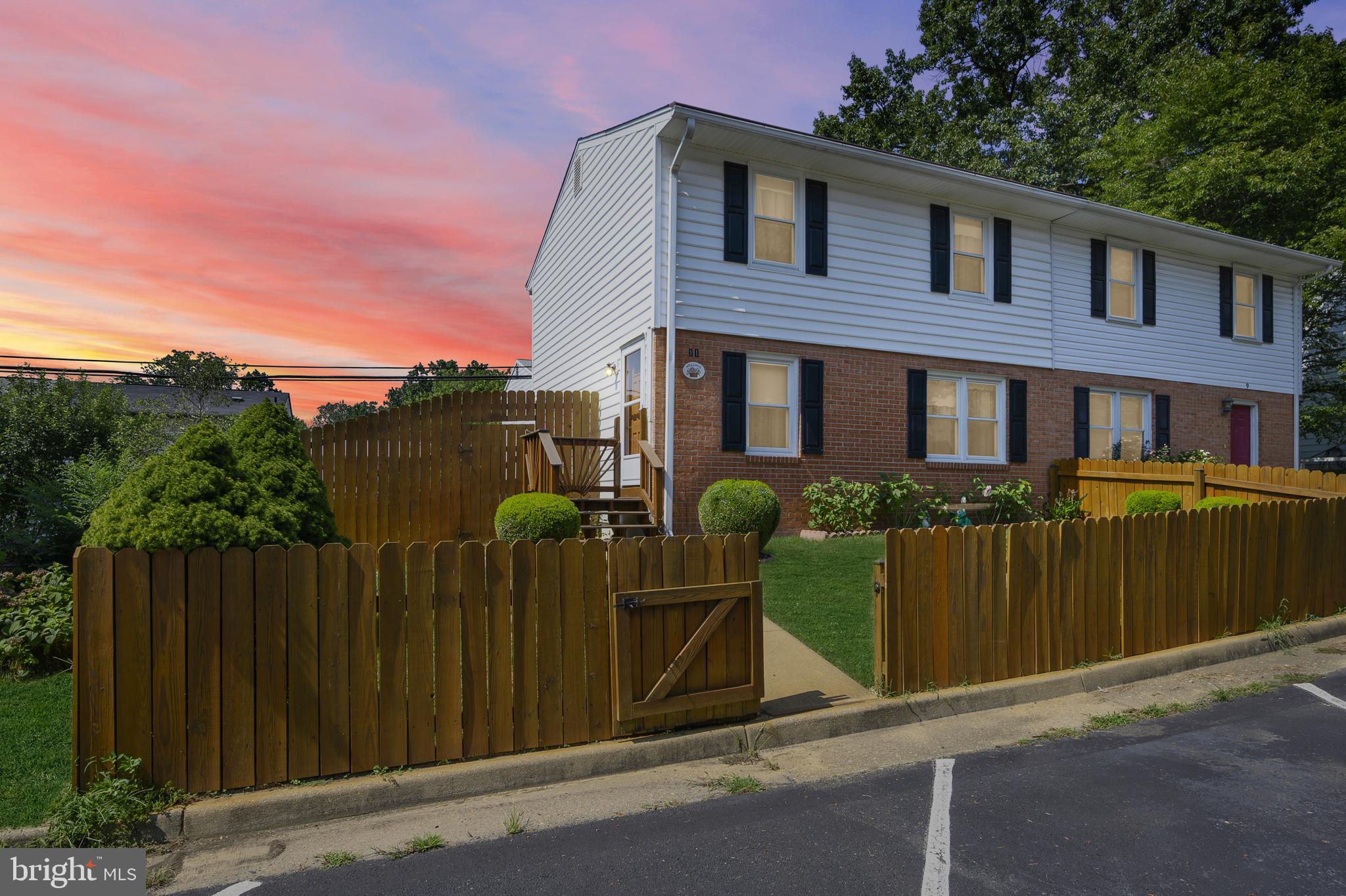 STAFFORD OAKS - Residential