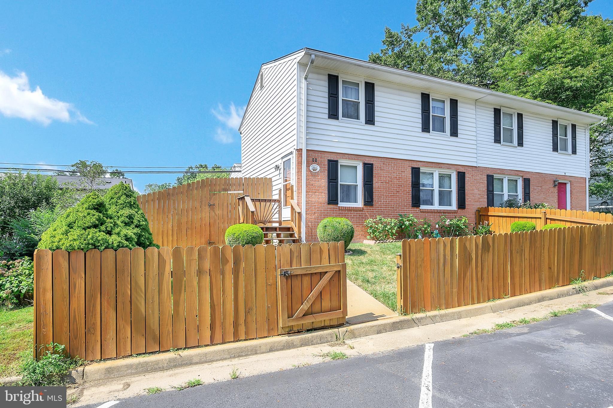 STAFFORD OAKS - Residential