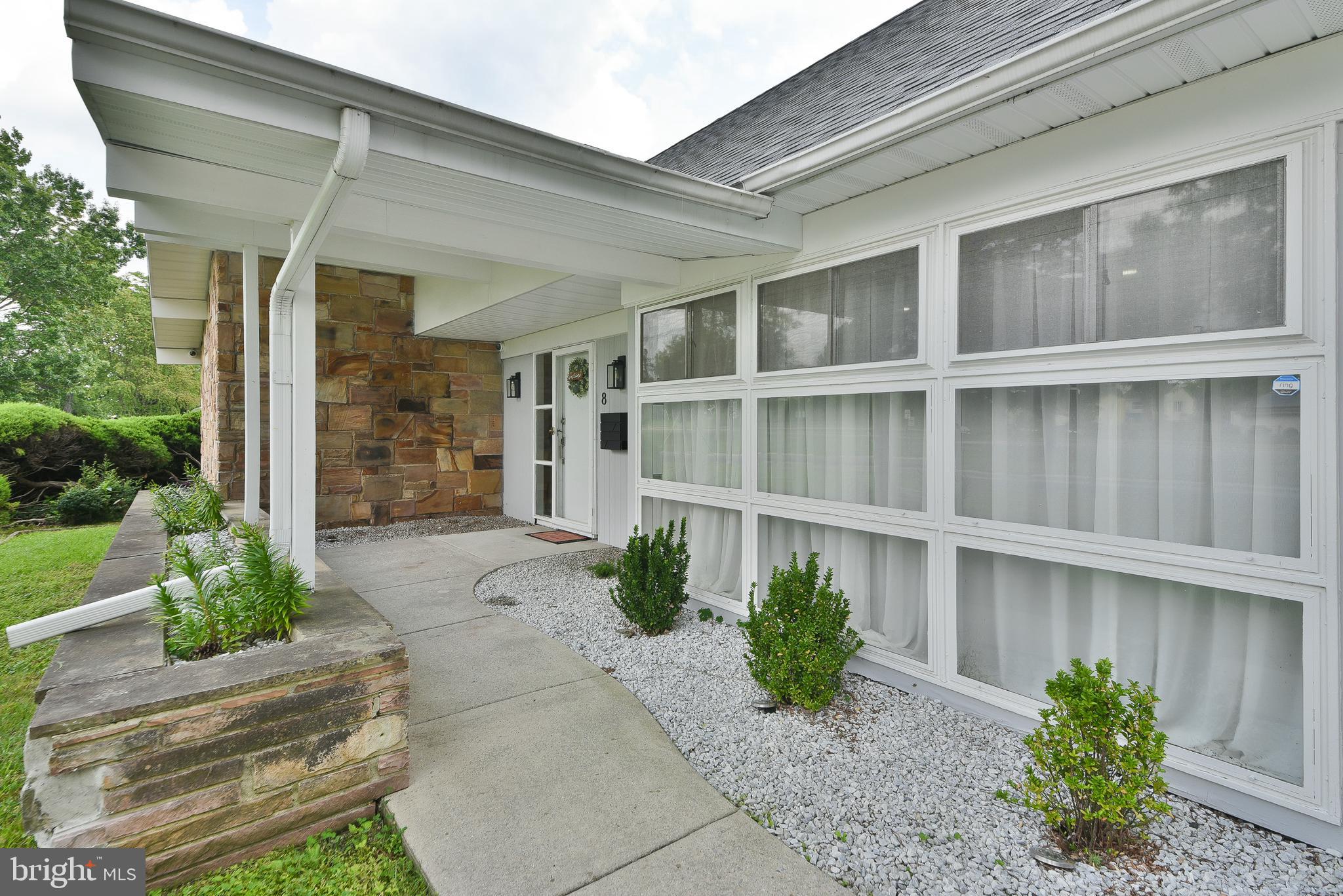8 WINDOVER LANE